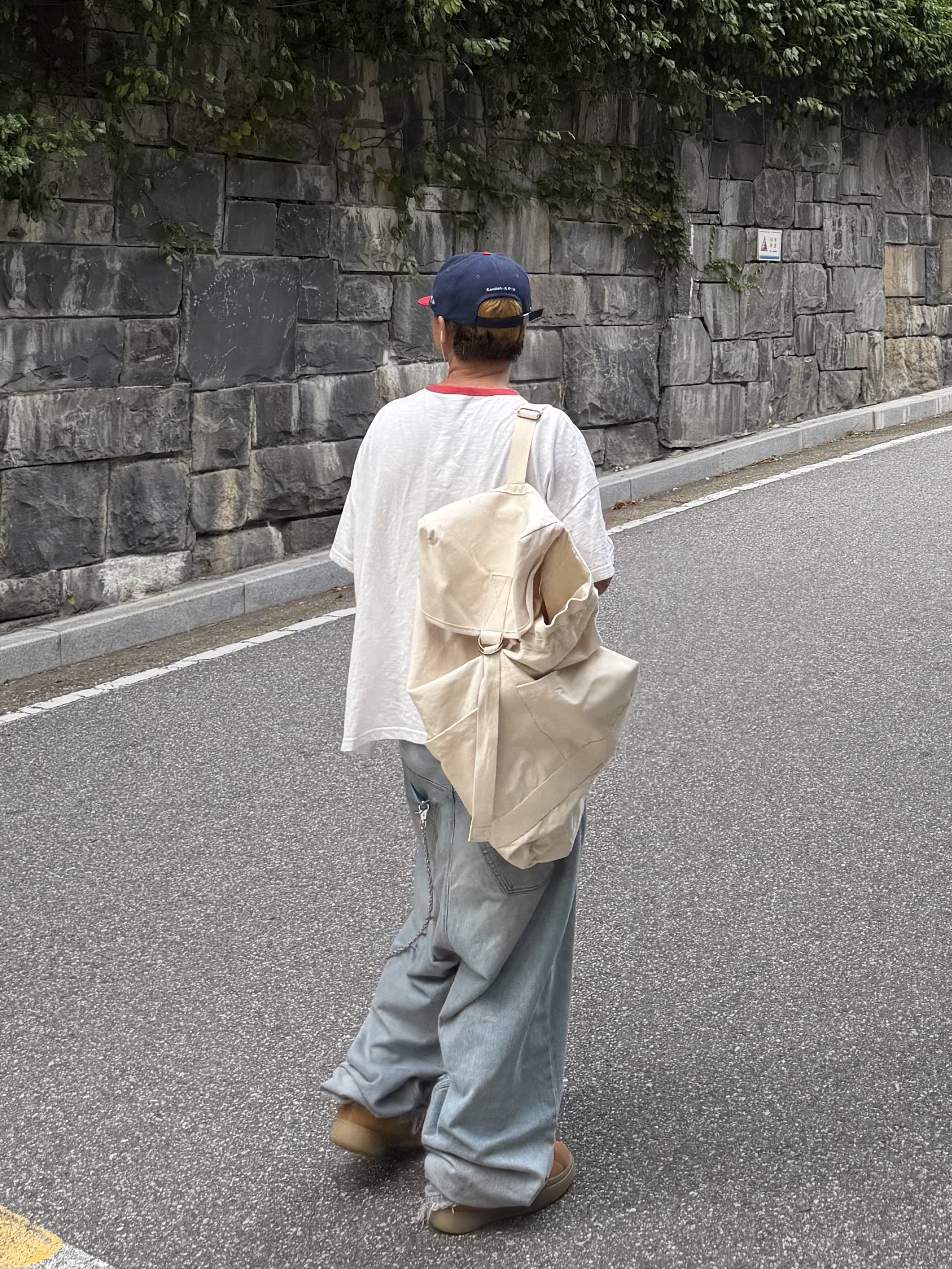 Balenciaga Denim Pull-Up Pants Light Blue, ERL Vamp Skate Shoe Natural Brown 착용 스타일 - 3