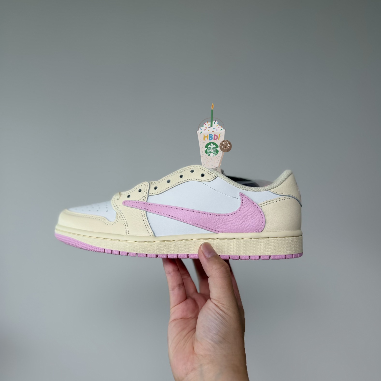 Jordan 1 x Travis Scott Retro Low OG SP Muslin Shy Pink 착용 스타일 - 1