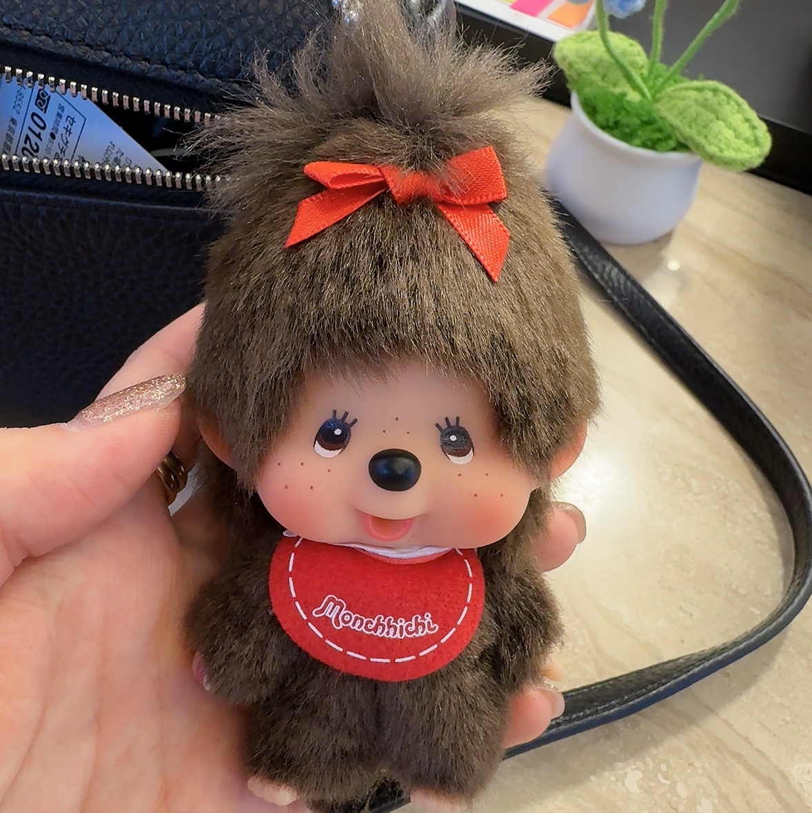 Monchhichi Bighead SS Girl Key Chain Brown 착용 스타일 - 1