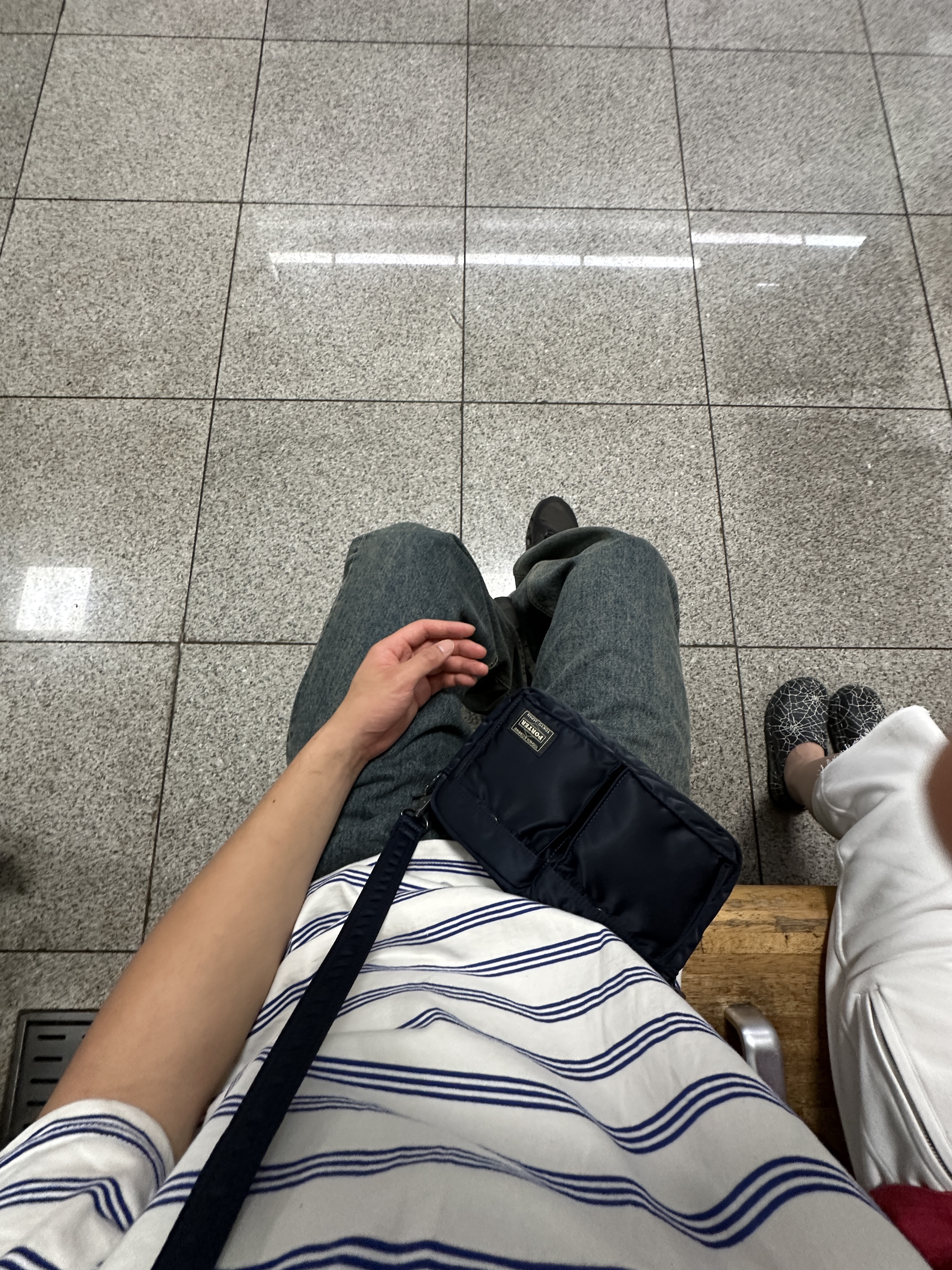 Porter All New Tanker Sling Bag Iron Blue 착용 스타일