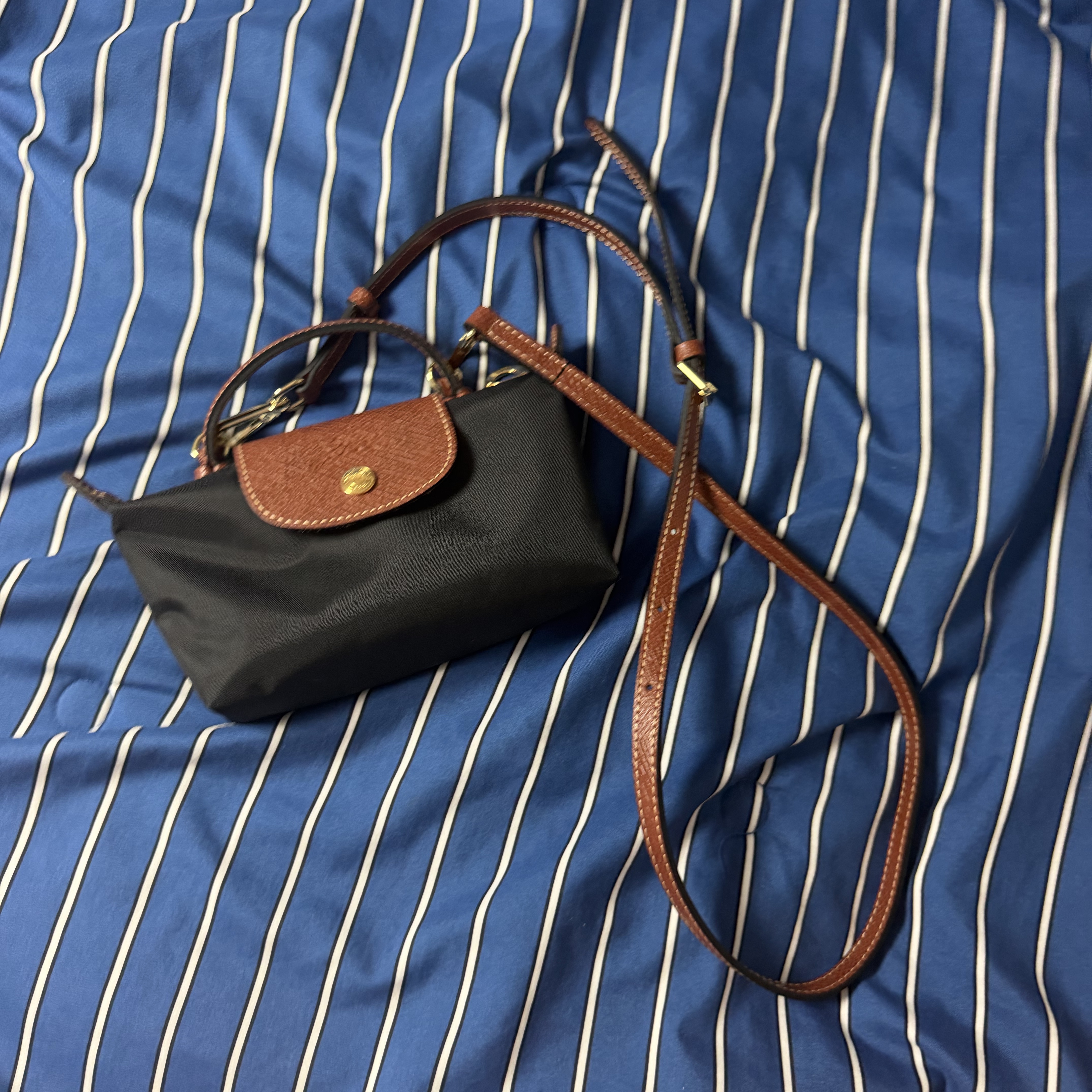 Longchamp Le Pliage Original Handle Pouch Black 착용 스타일