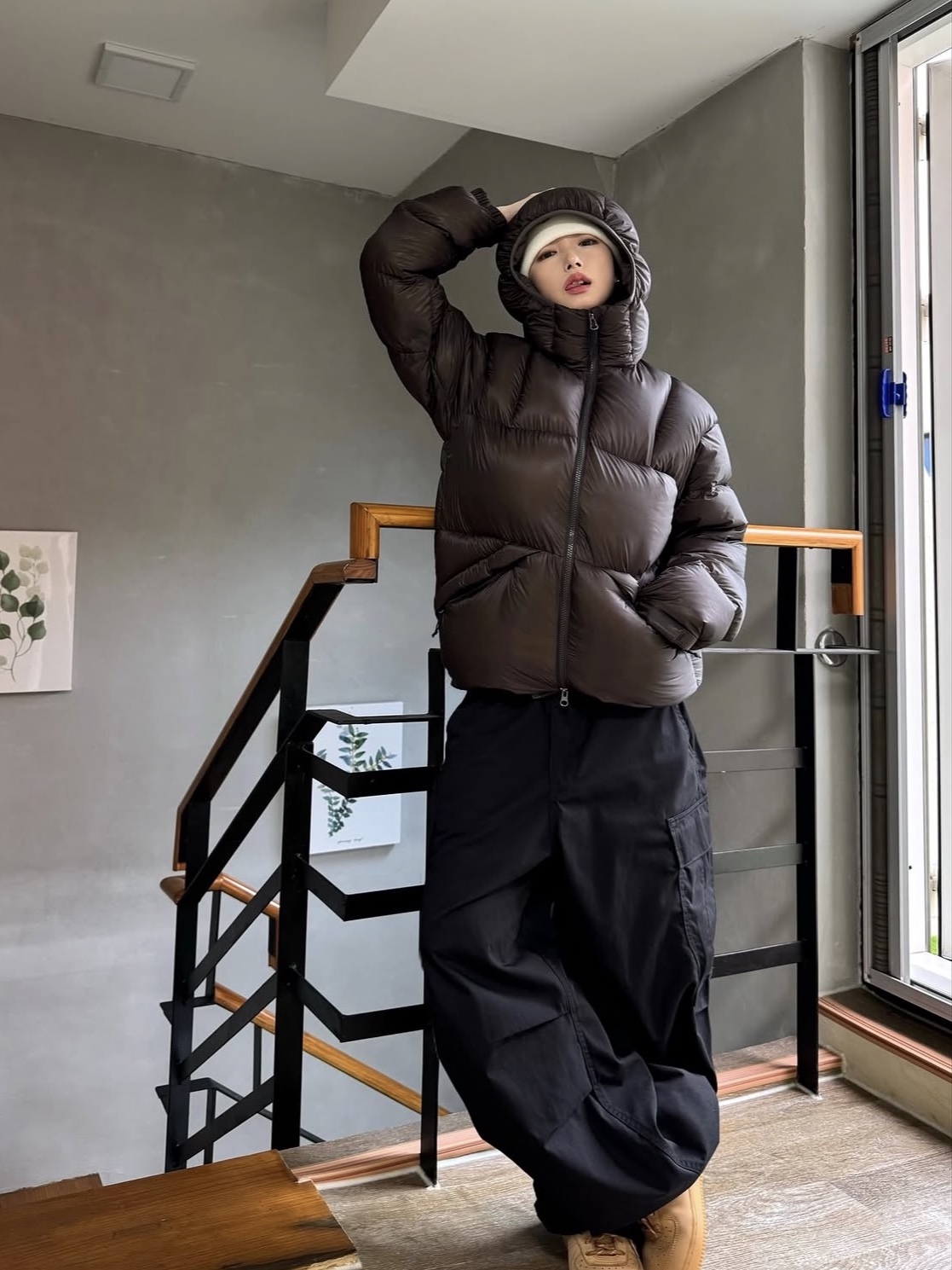 Black Yak Climbing Stone Master Down Jacket Dark Brown 착용 스타일 - 1
