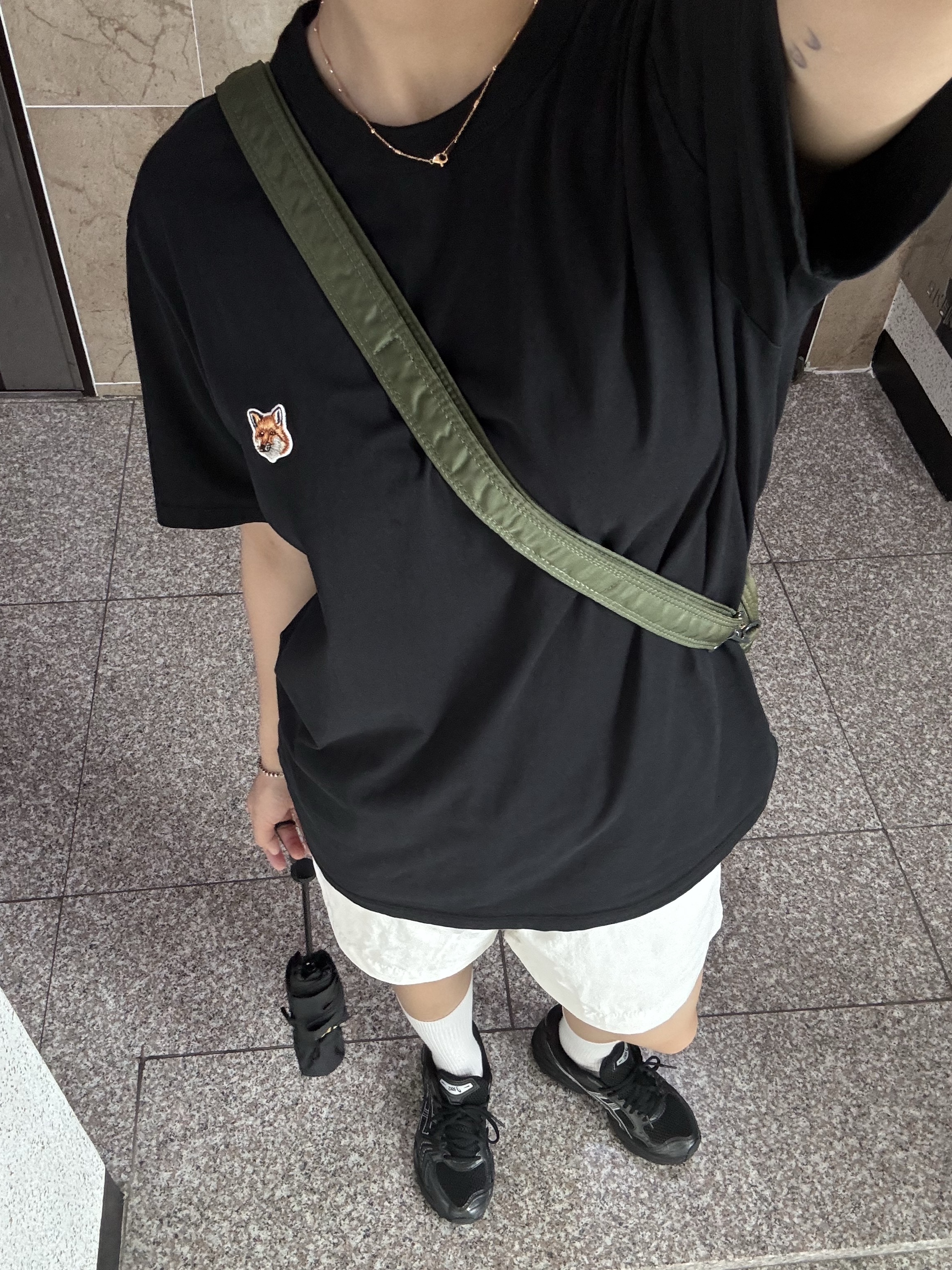 Maison Margiela Chain WOC Crossbody Bag Black S56UI0147, Oofos OOriginal Black 착용 스타일 - 9