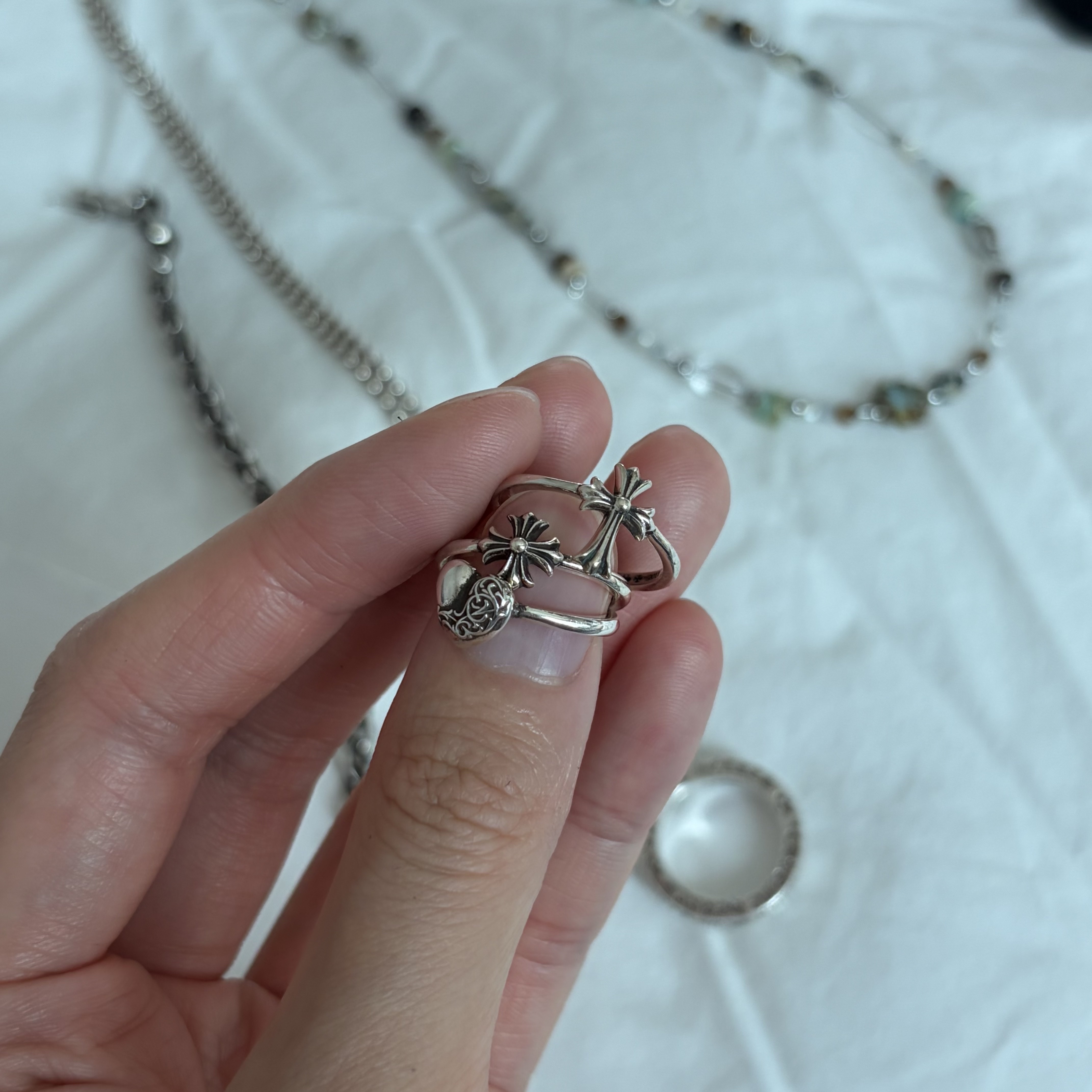 Hansroom Chrome Hearts CH Plus Bubblegum Ring 착용 스타일 - 2