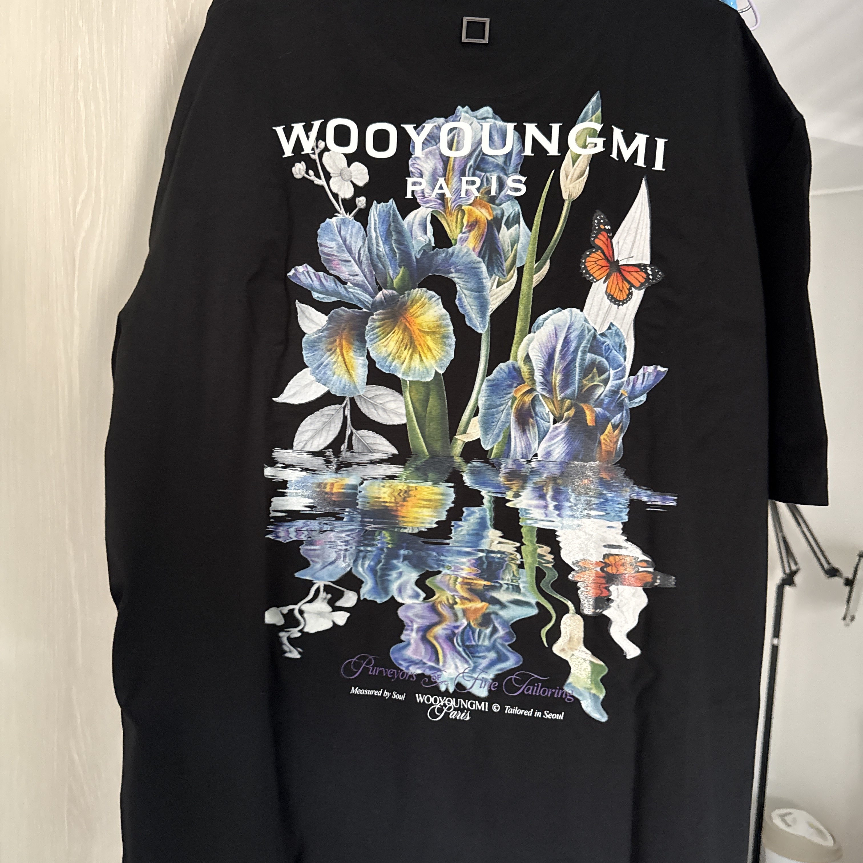 Wooyoungmi Flower Back Logo T-Shirt Black - 26SS 착용 스타일