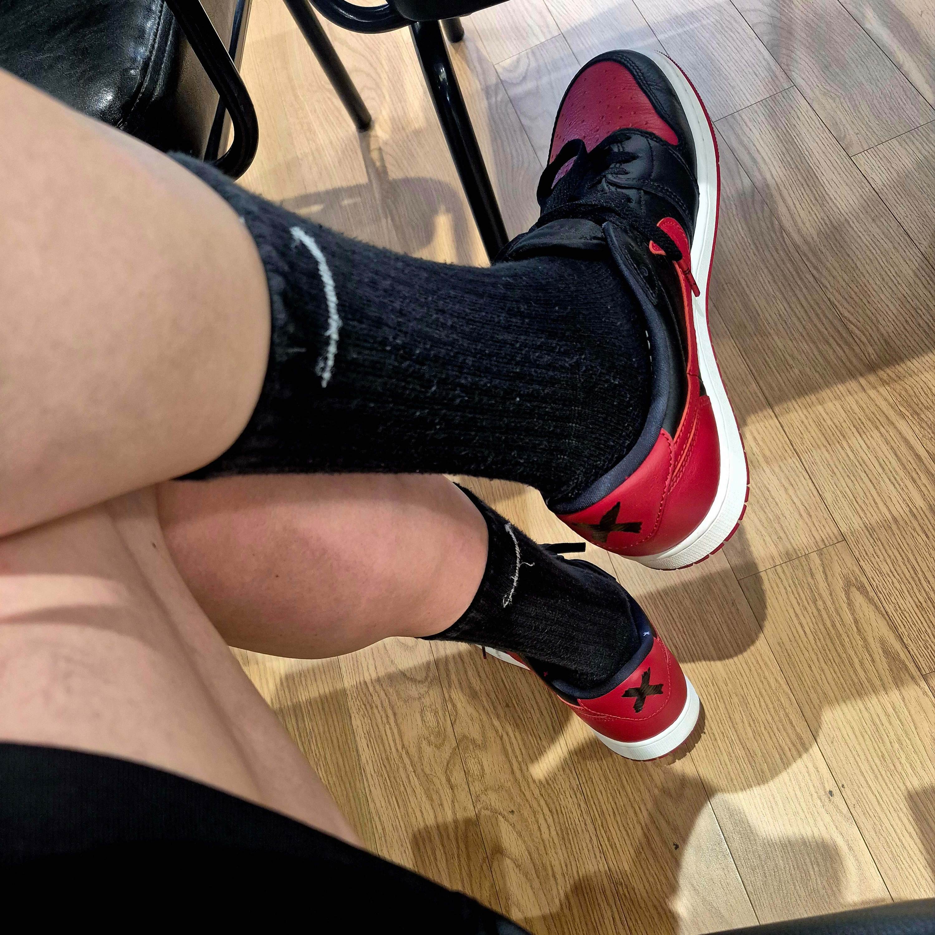 Jordan 1 Retro Low OG Banned 2026, Neighborhood Dad Cap Black 착용 스타일 - 2