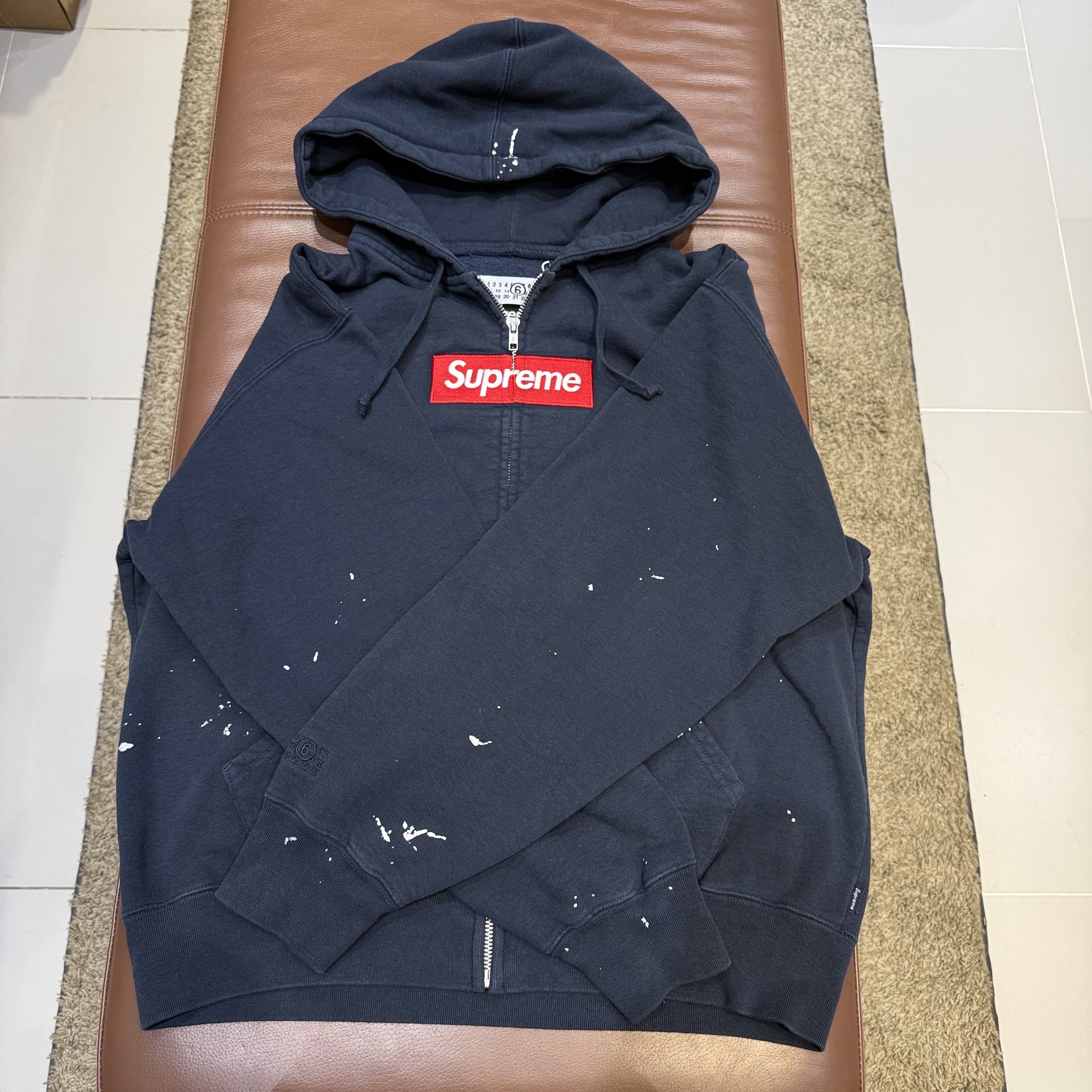 Supreme x MM6 Maison Margiela Box Logo Zip Up Hooded Sweatshirt Navy - 26SS 착용 스타일 - 1