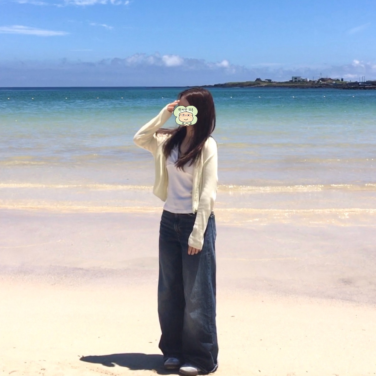 Adidas Samba OG Cloud White, (W) Zara TRF High Waist Crossover Waist Wide Leg Jeans Navy Blue 착용 스타일