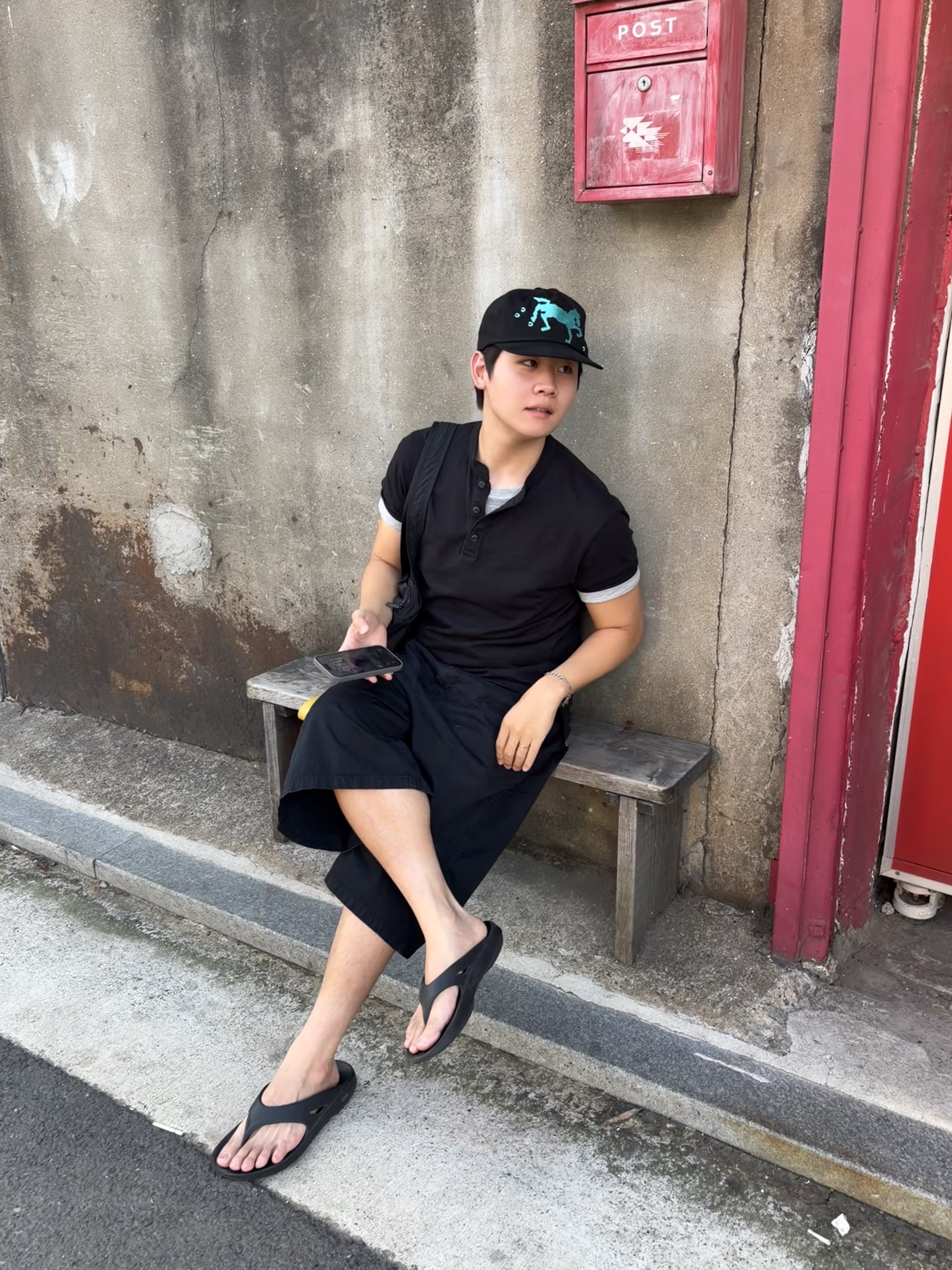 Matin Kim Logo Sporty Duffel Bag Black, Oofos OOriginal Black 착용 스타일 - 2
