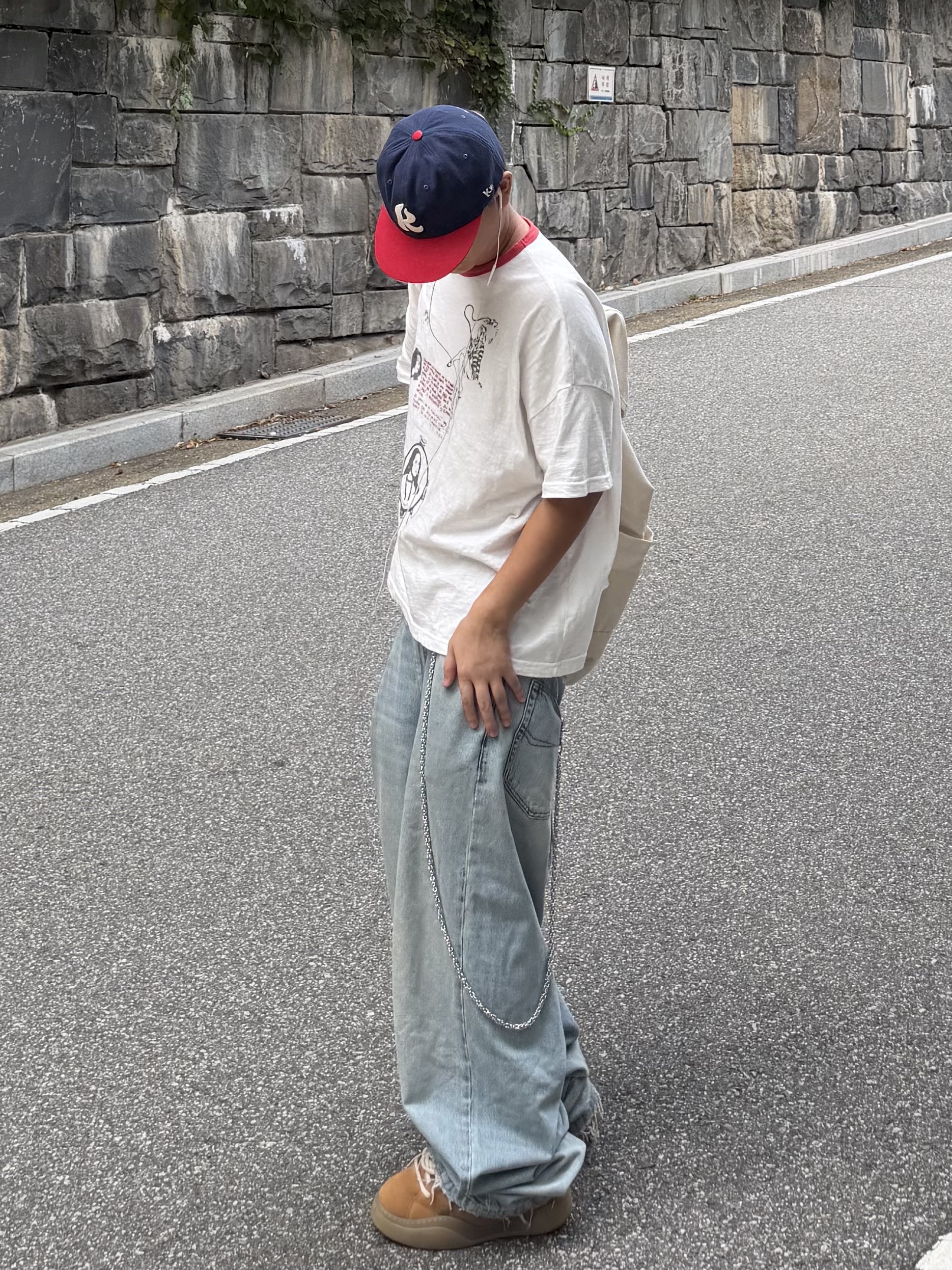 Balenciaga Denim Pull-Up Pants Light Blue, ERL Vamp Skate Shoe Natural Brown 착용 스타일 - 1