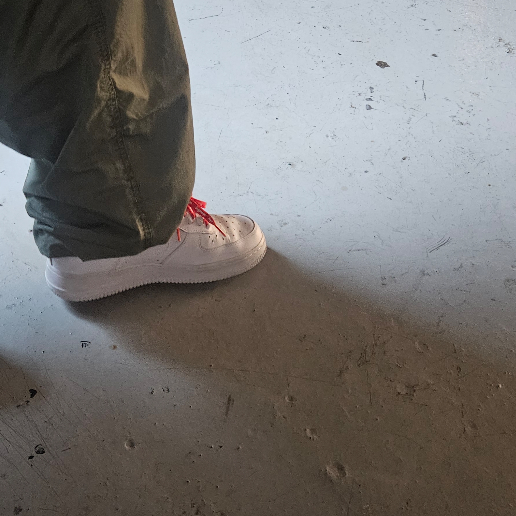 Nike x Supreme Air Force 1 Low White 착용 스타일