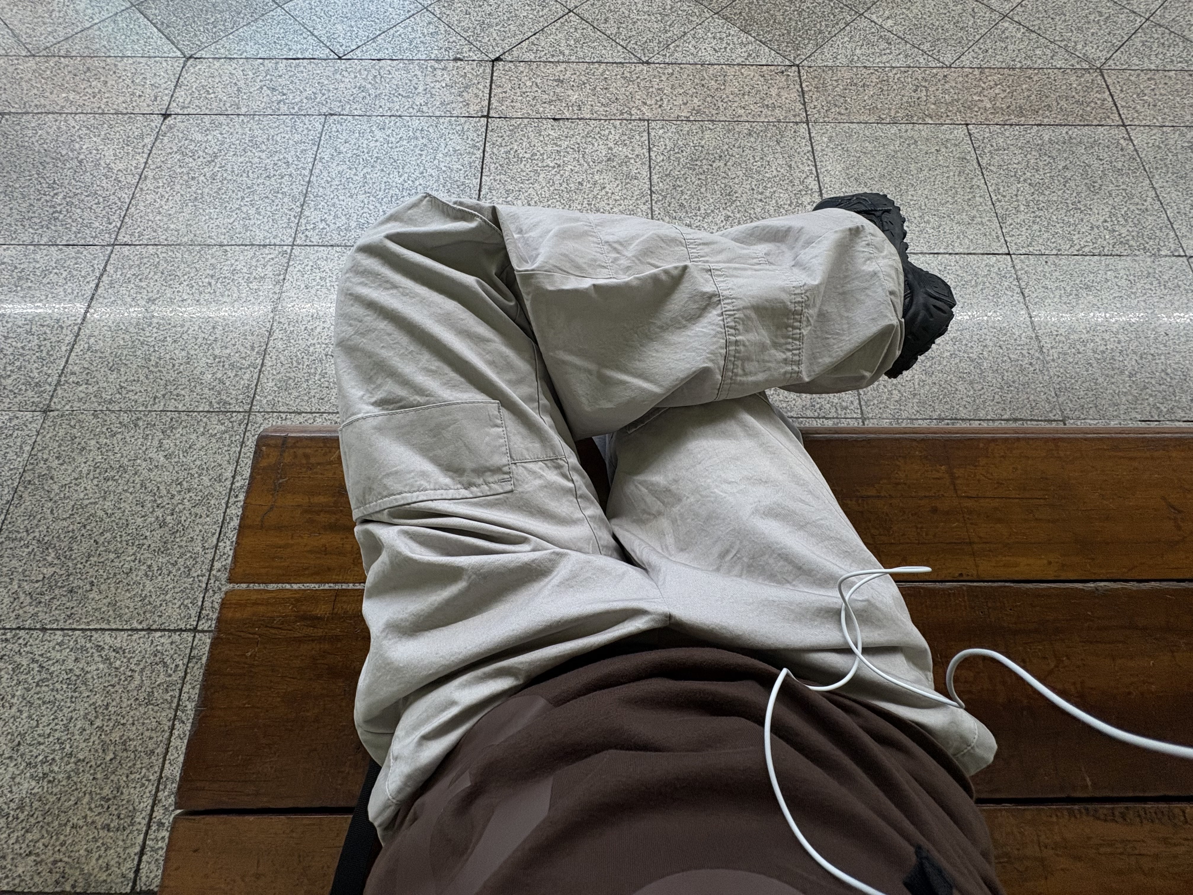 Hatchingroom Fireman Pants Light Grey, [KREAM 단독] Safarispot Basic Safari T-Shirt Brown 착용 스타일