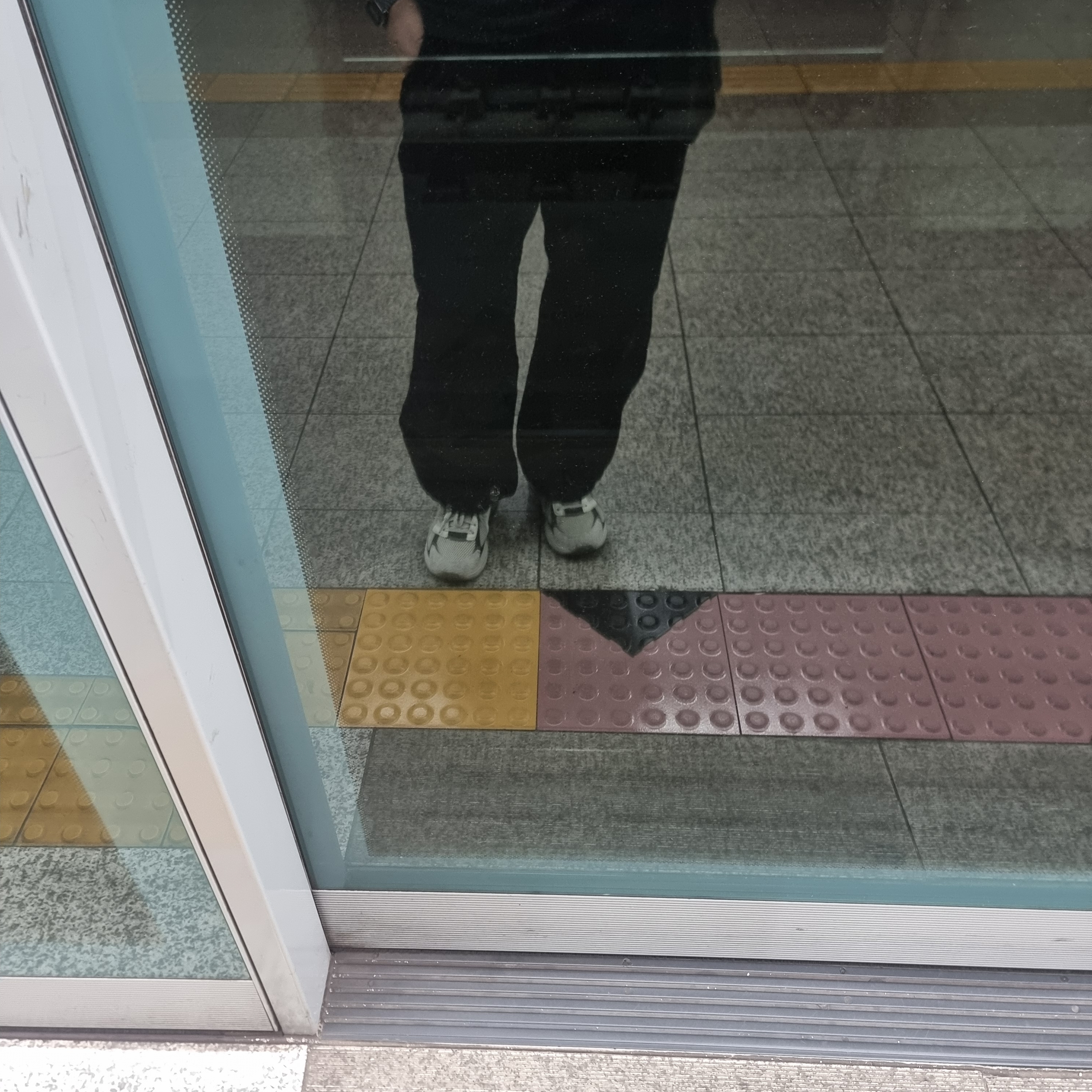 Asics x Hal Studios Gel-1130 MK-III Glacier 착용 스타일