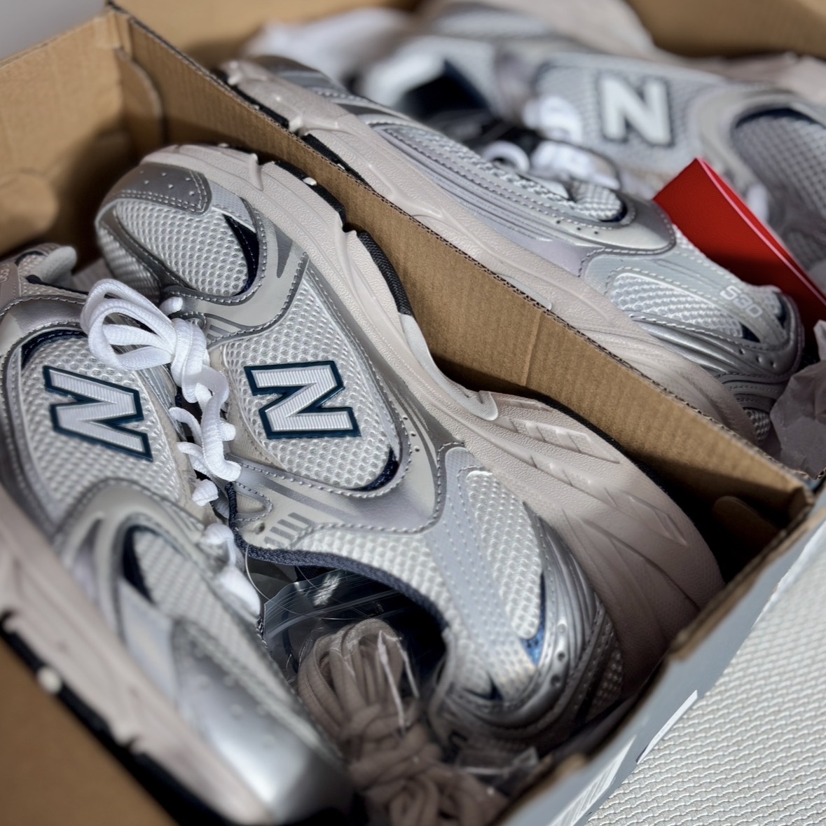 New Balance 530 Steel Grey 착용 스타일