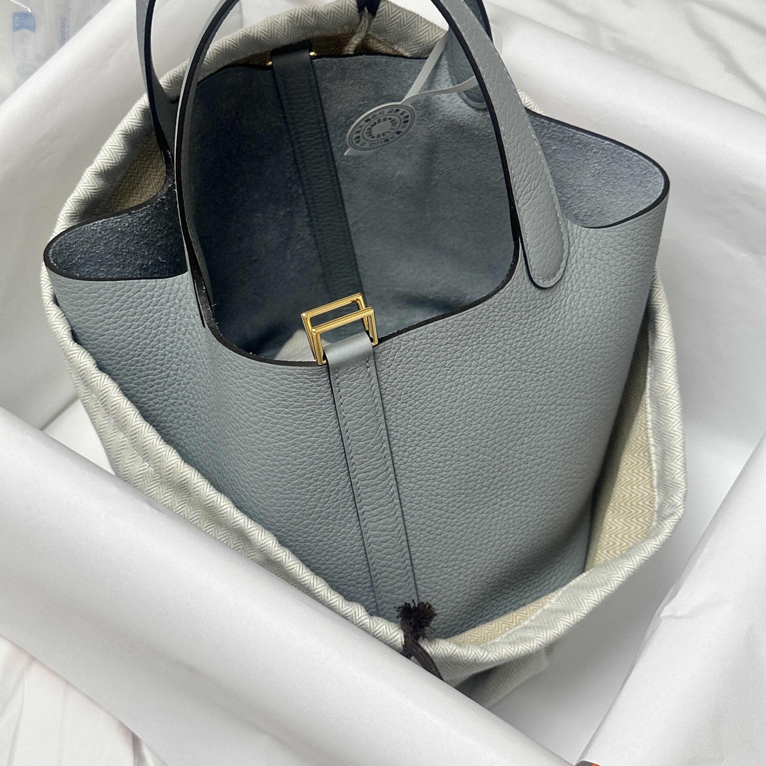 Hermes Picotin Lock 18 Bag Clemence & Gold Gris Pantin 착용 스타일