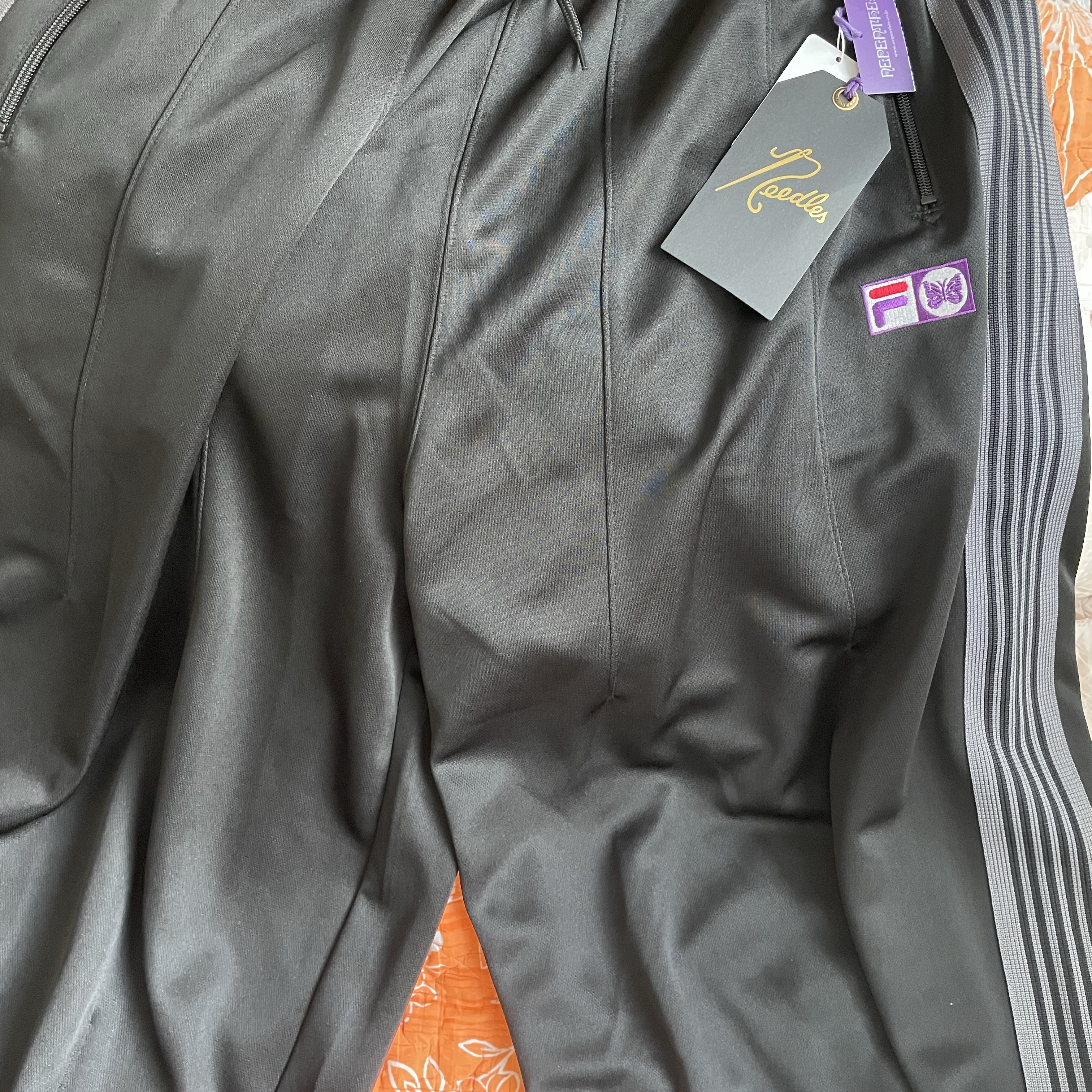 Needles x Fila Ventisei H.D. Track Pant Black 착용 스타일 - 2