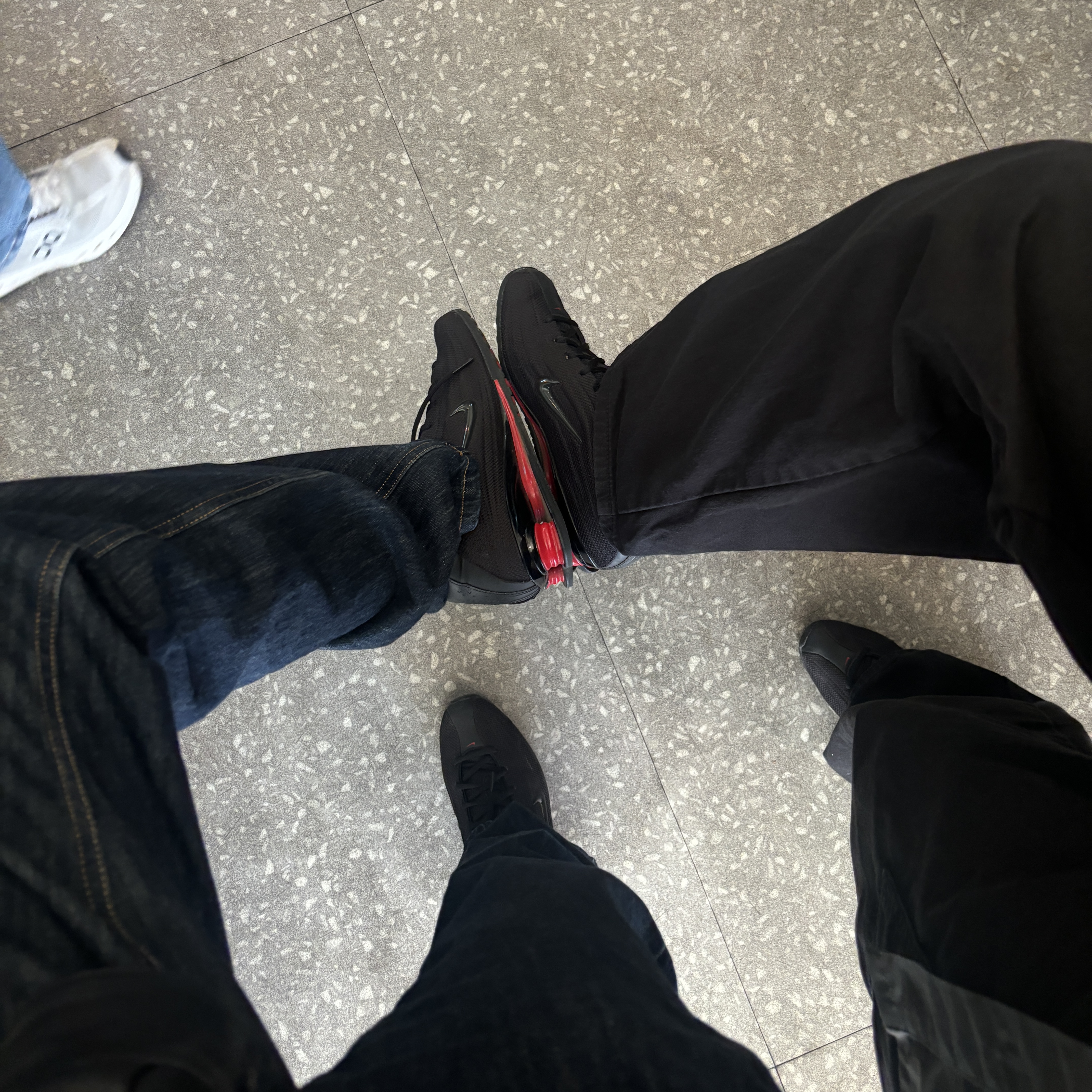 (W) Nike Shox Z Black University Red 착용 스타일 - 2
