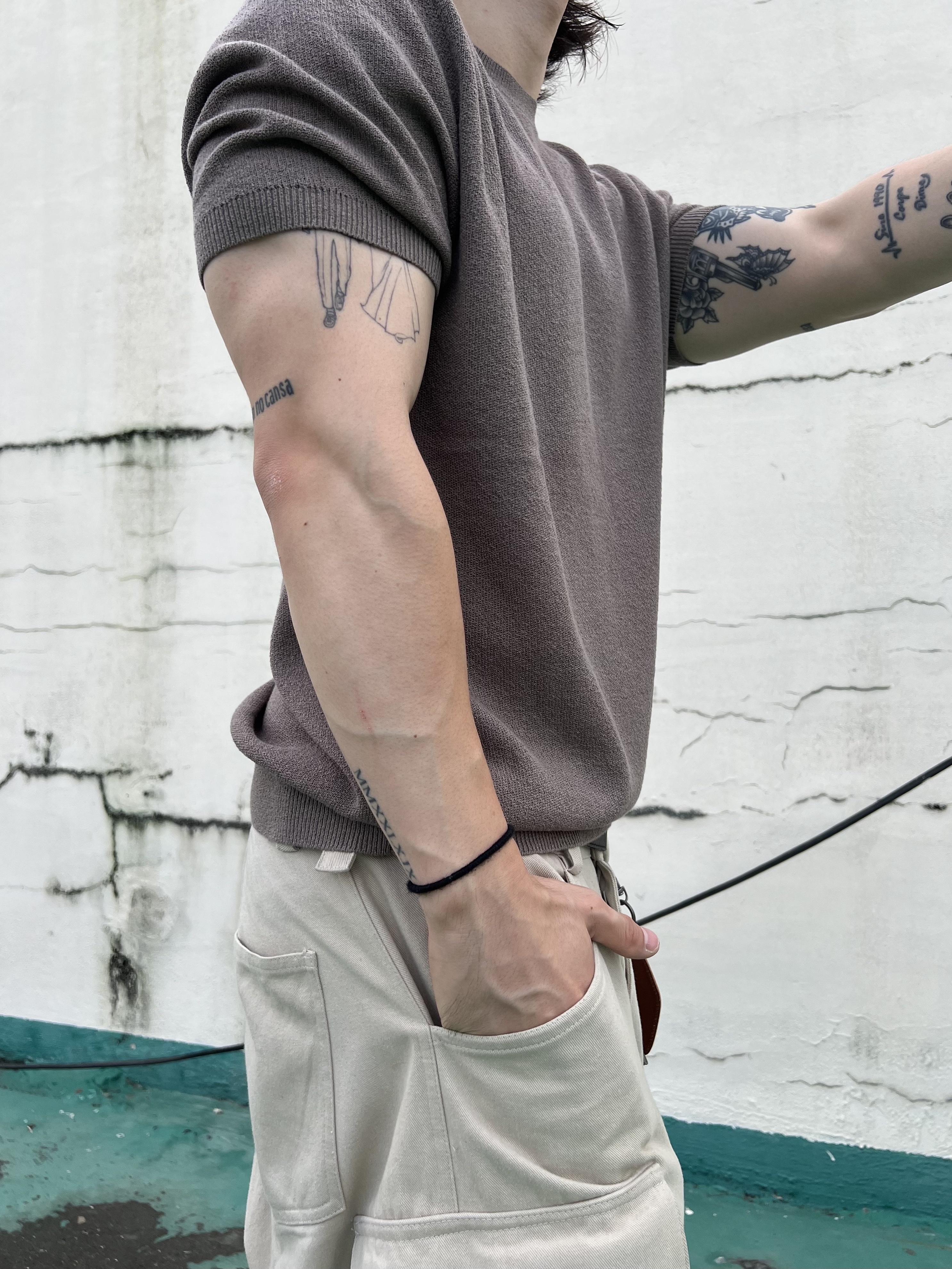 Kinchi x Yiyae Bone Mule Camel, Undermycar MU.128 Original Logo Cracked Leather Belt Silver / Black 착용 스타일 - 2
