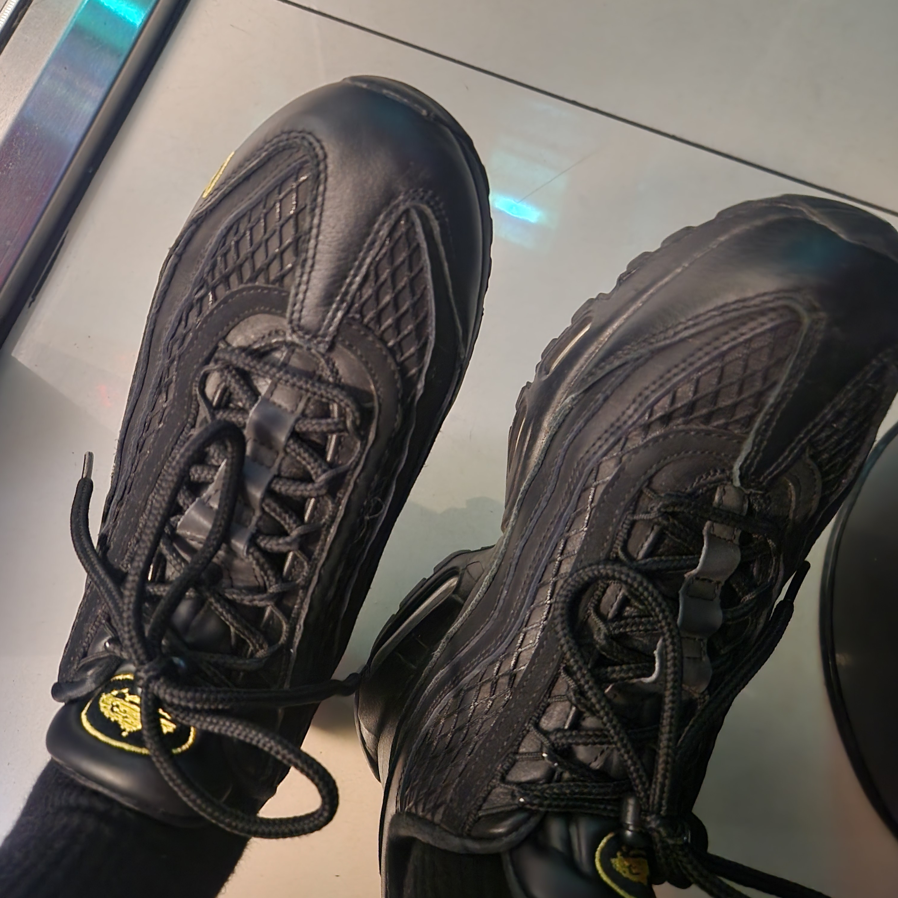 Nike x Corteiz Air Max 95 Black and Tour Yellow 착용 스타일