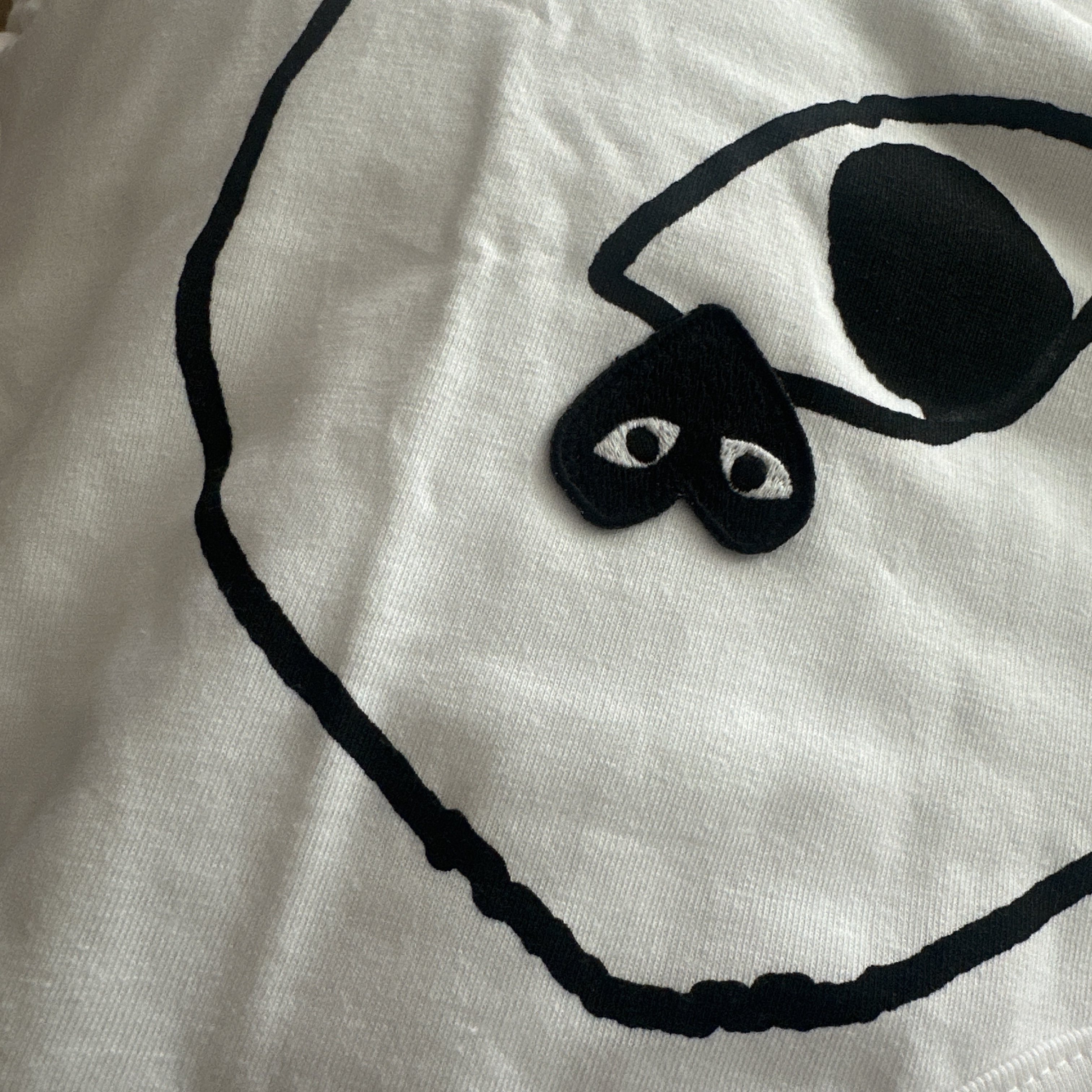 Play Comme des Garcons Black Heart T-Shirt White 착용 스타일