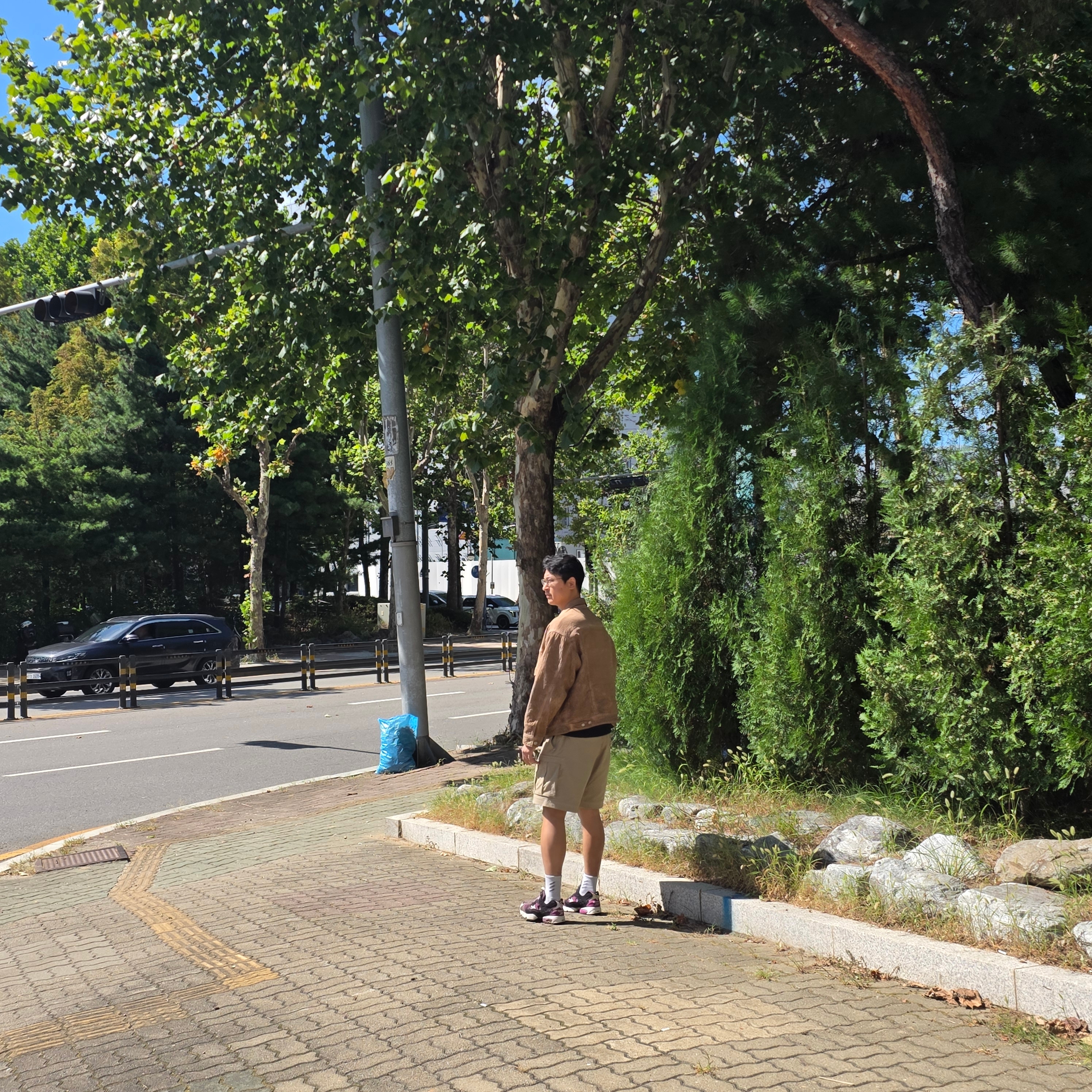 Stussy x Levi's Jacquard Trucker Jacket Brown, Nike Solo Swoosh Short Sleeve French Terry Top Black - Asia 착용 스타일 - 6