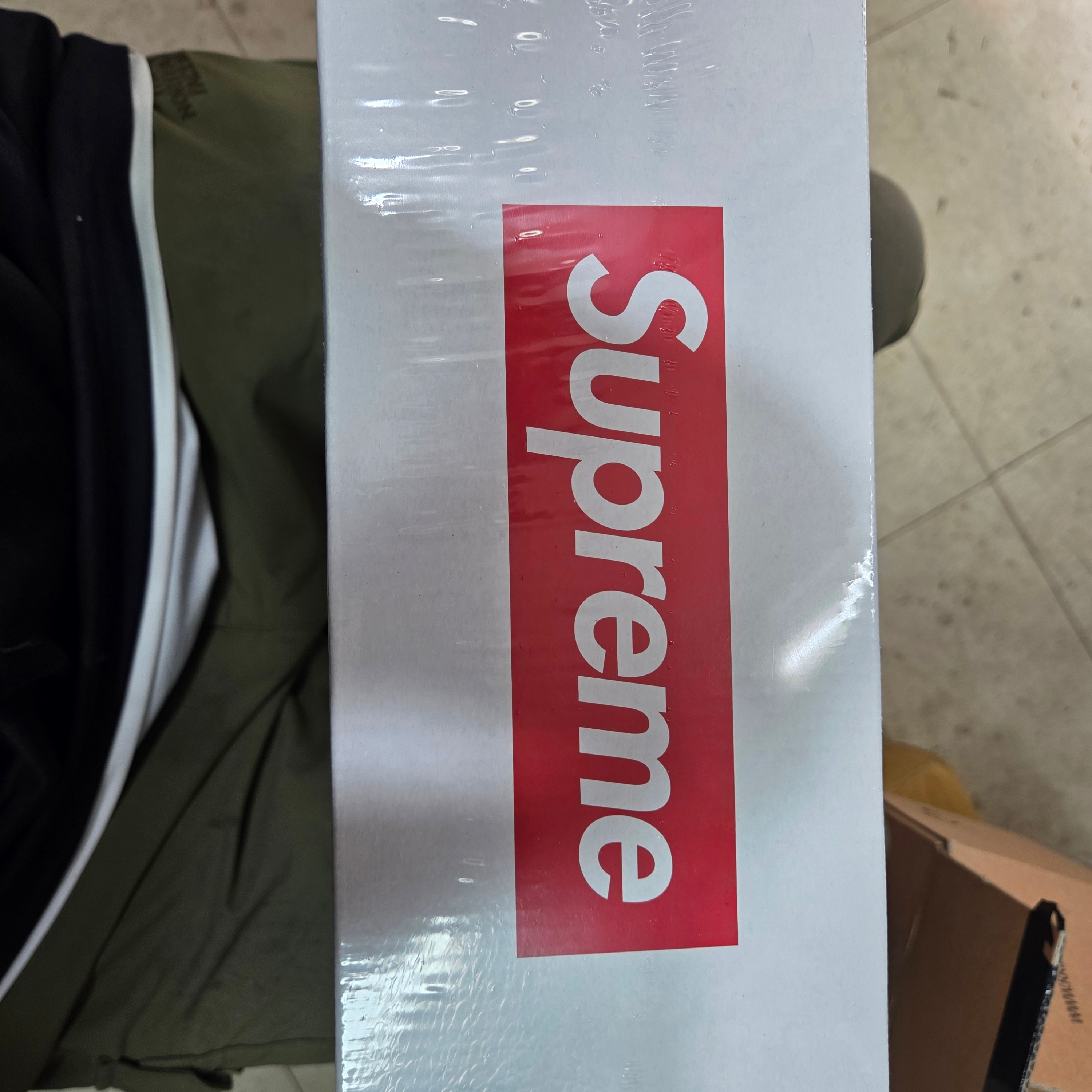 Vans x Supreme x Mike Kelley Era White 착용 스타일 - 1