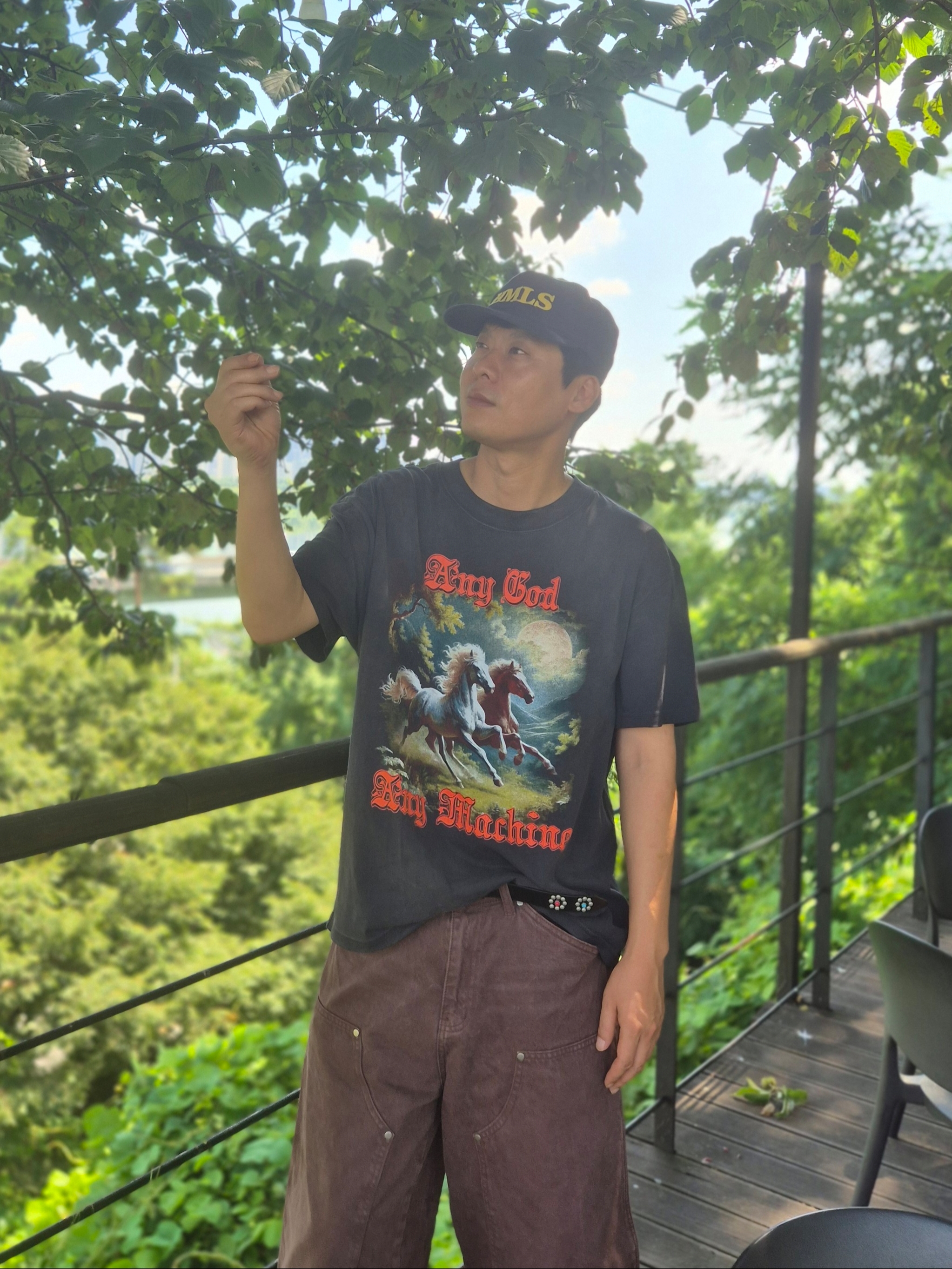 Deus Ex Machina Horseplay T-Shirt Black, Hommless HMLS  Vintage 5 Panel Hat Navy 착용 스타일 - 1