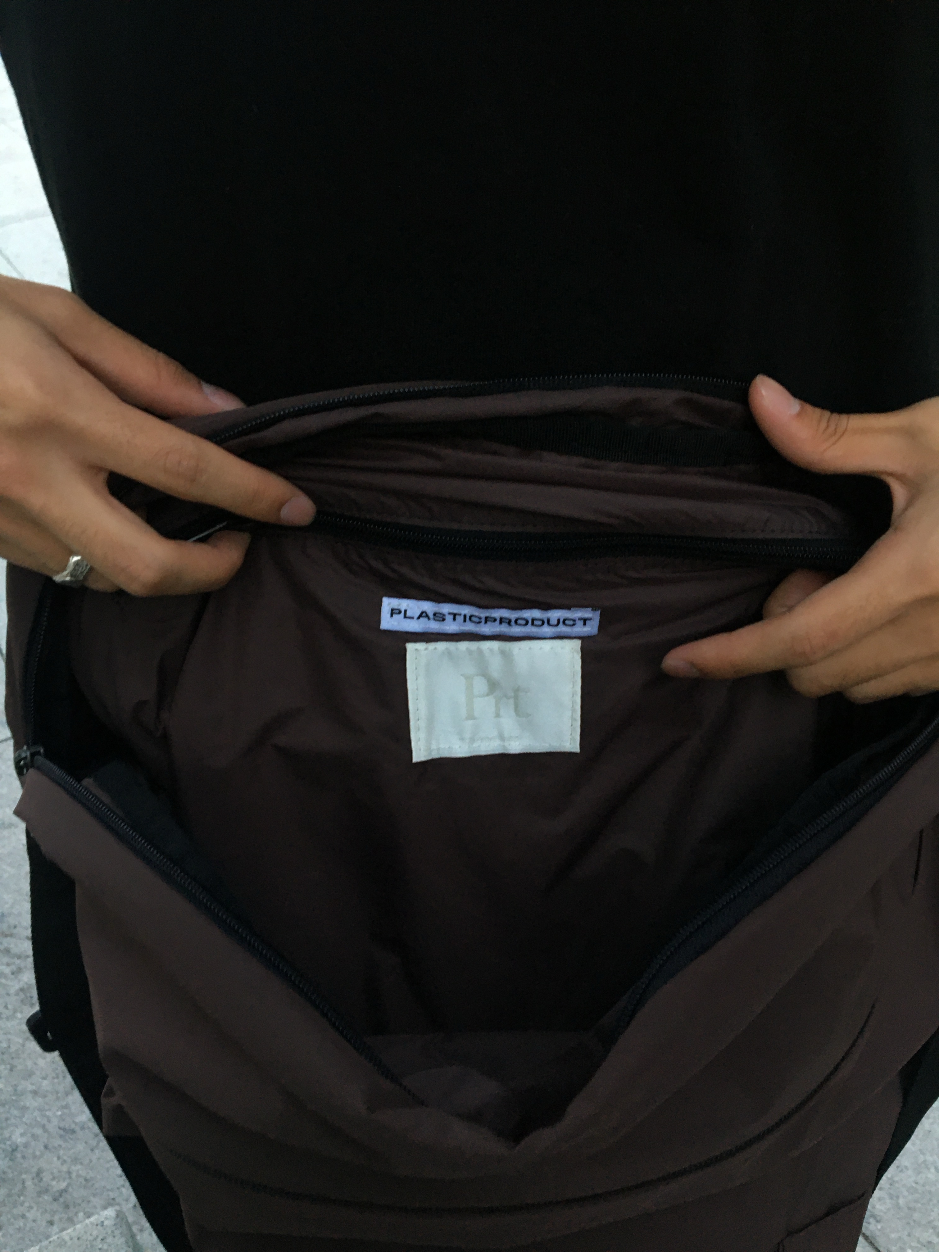 (W) Plastic Product MPa T-Shirt White, Plastic Product MPa Bag Pants Black 착용 스타일 - 4