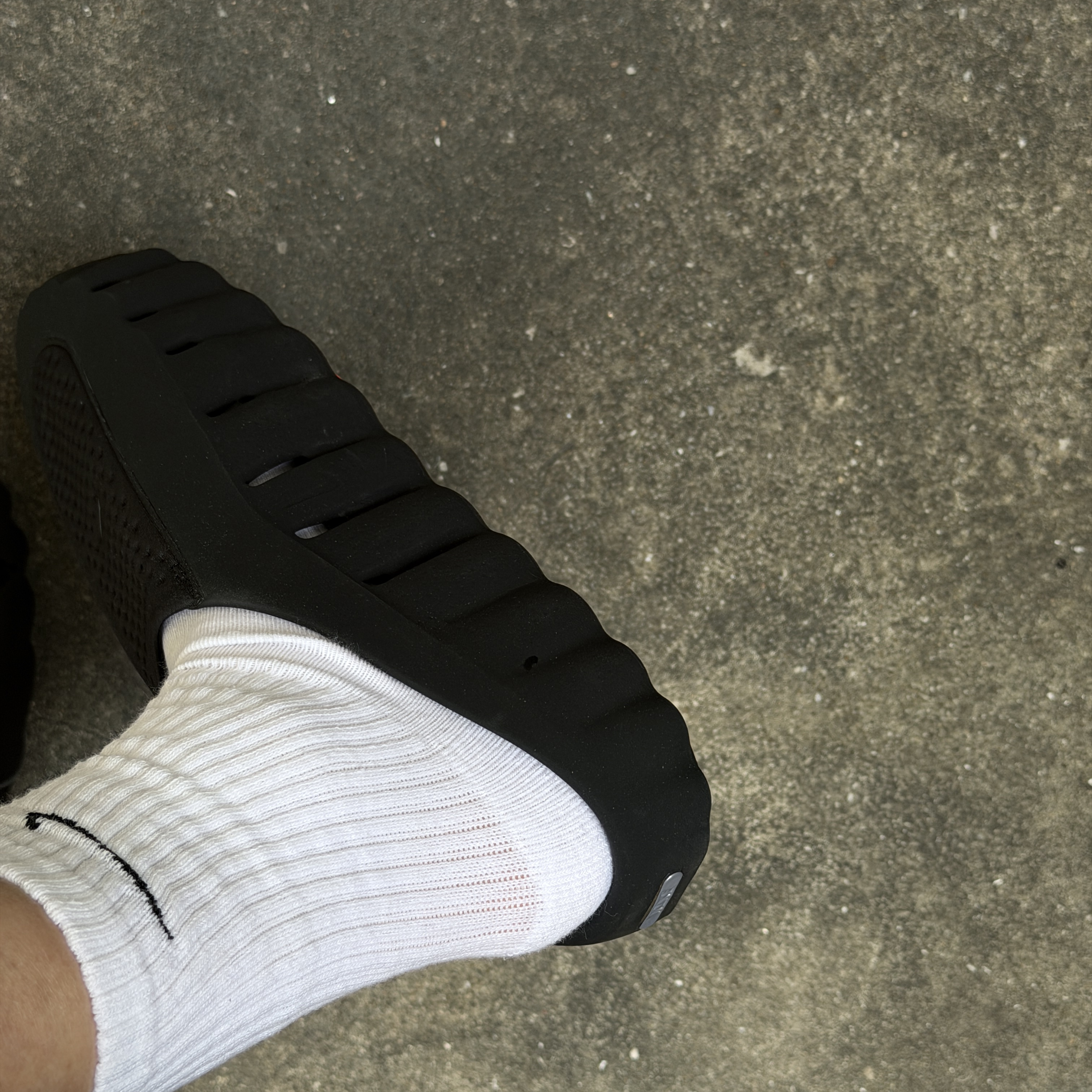 Nike Mind 001 Black Chrome 착용 스타일 - 2