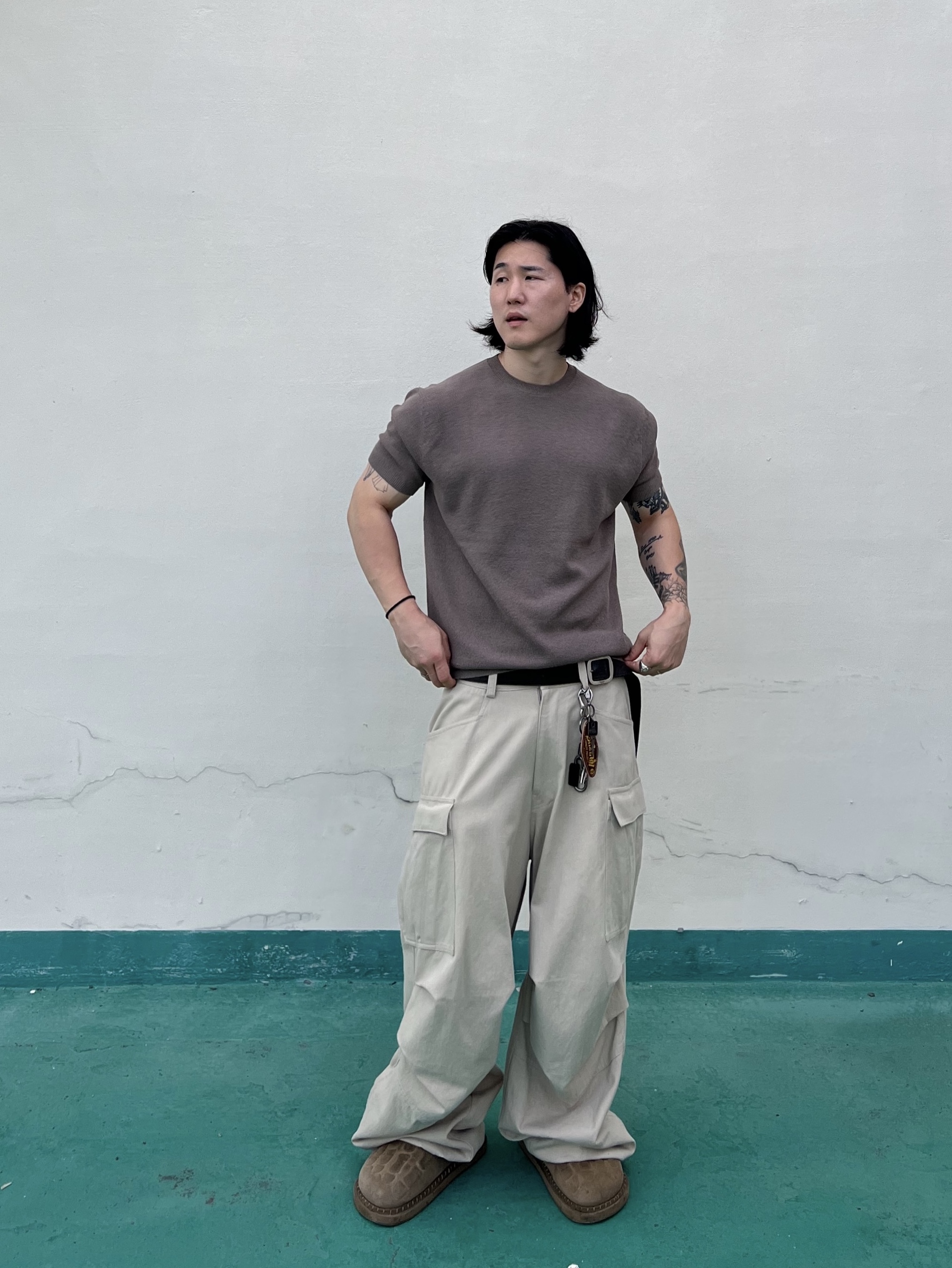 Kinchi x Yiyae Bone Mule Camel, Undermycar MU.128 Original Logo Cracked Leather Belt Silver / Black 착용 스타일 - 5