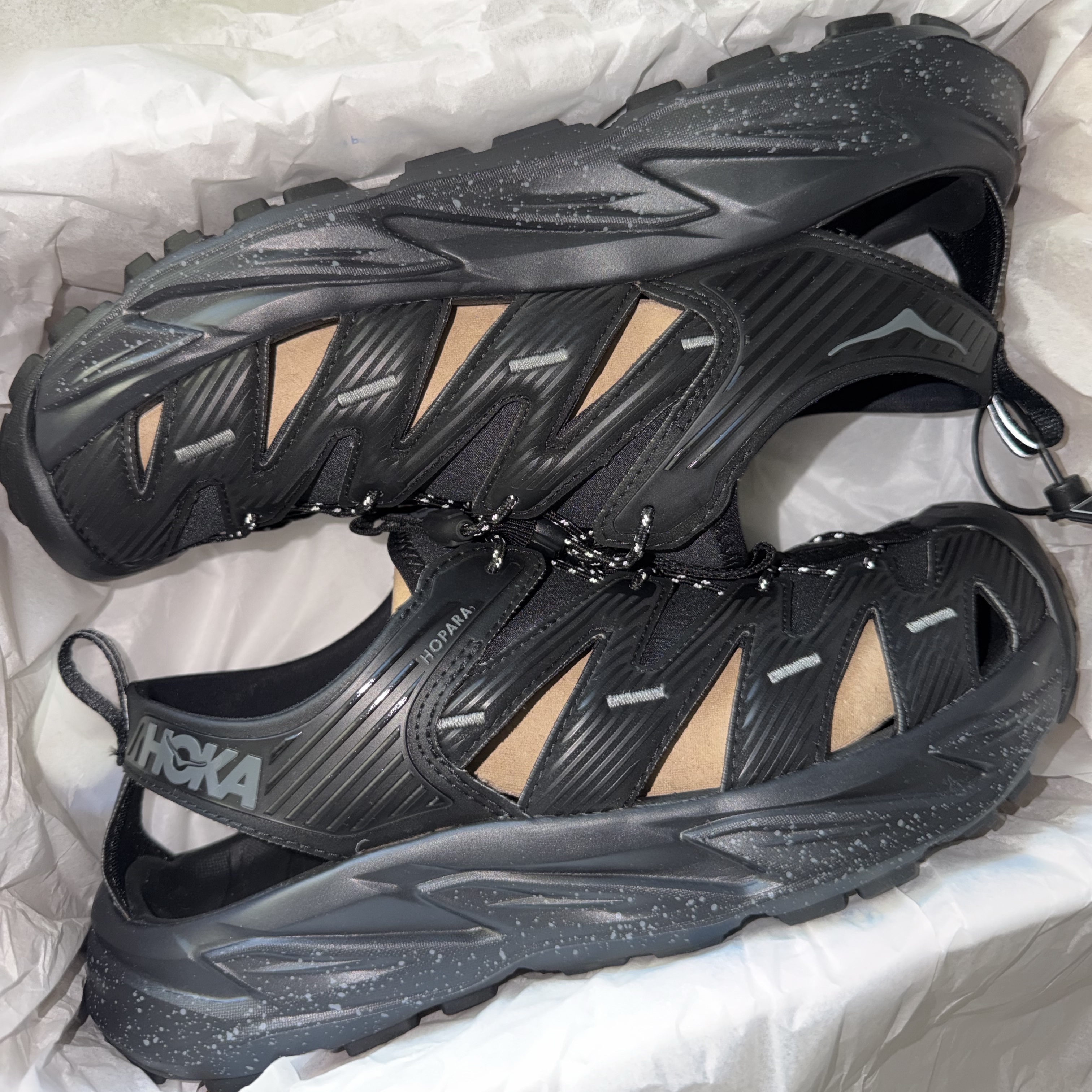 Hoka Hopara Black Castle Rock 착용 스타일