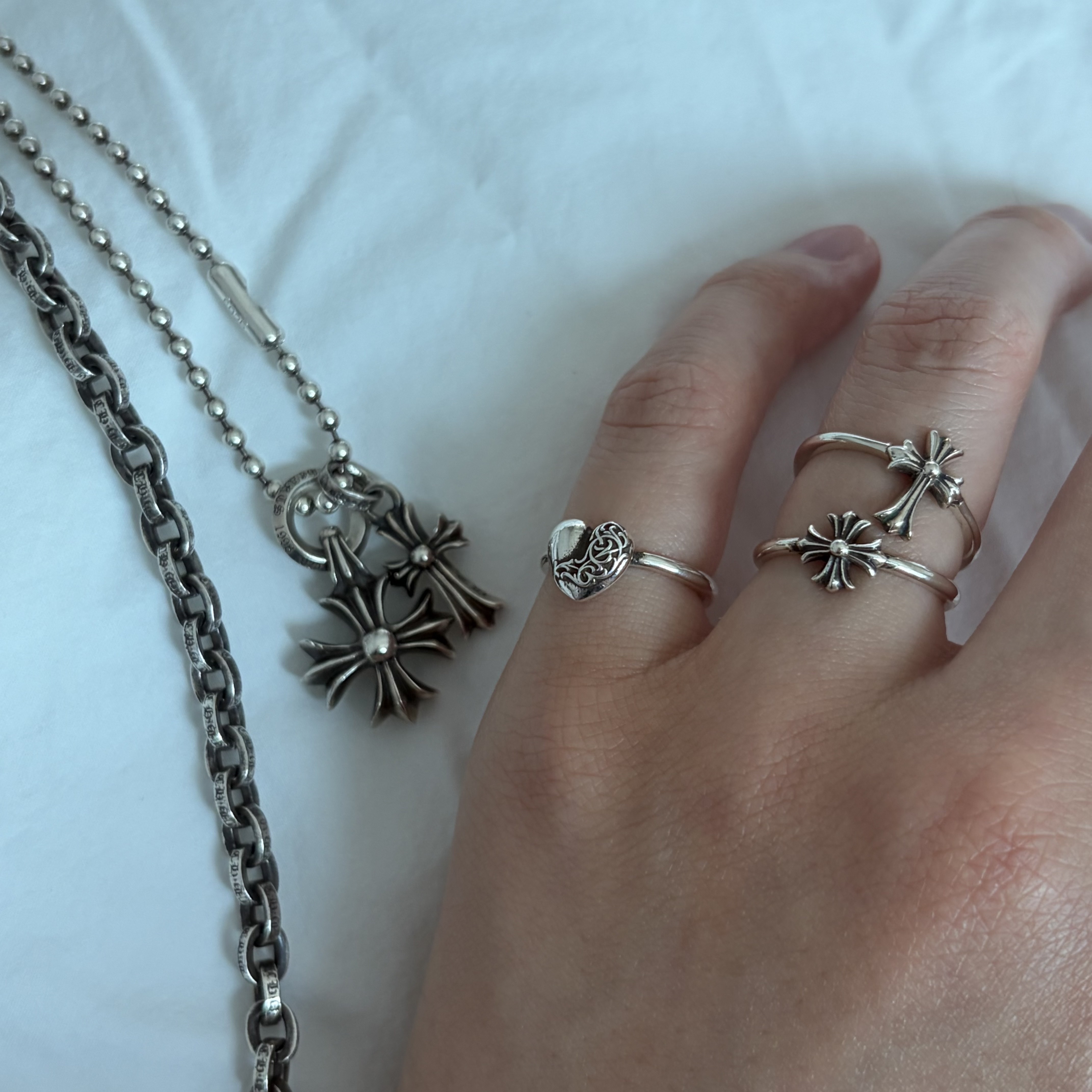 Hansroom Chrome Hearts CH Plus Bubblegum Ring 착용 스타일 - 1