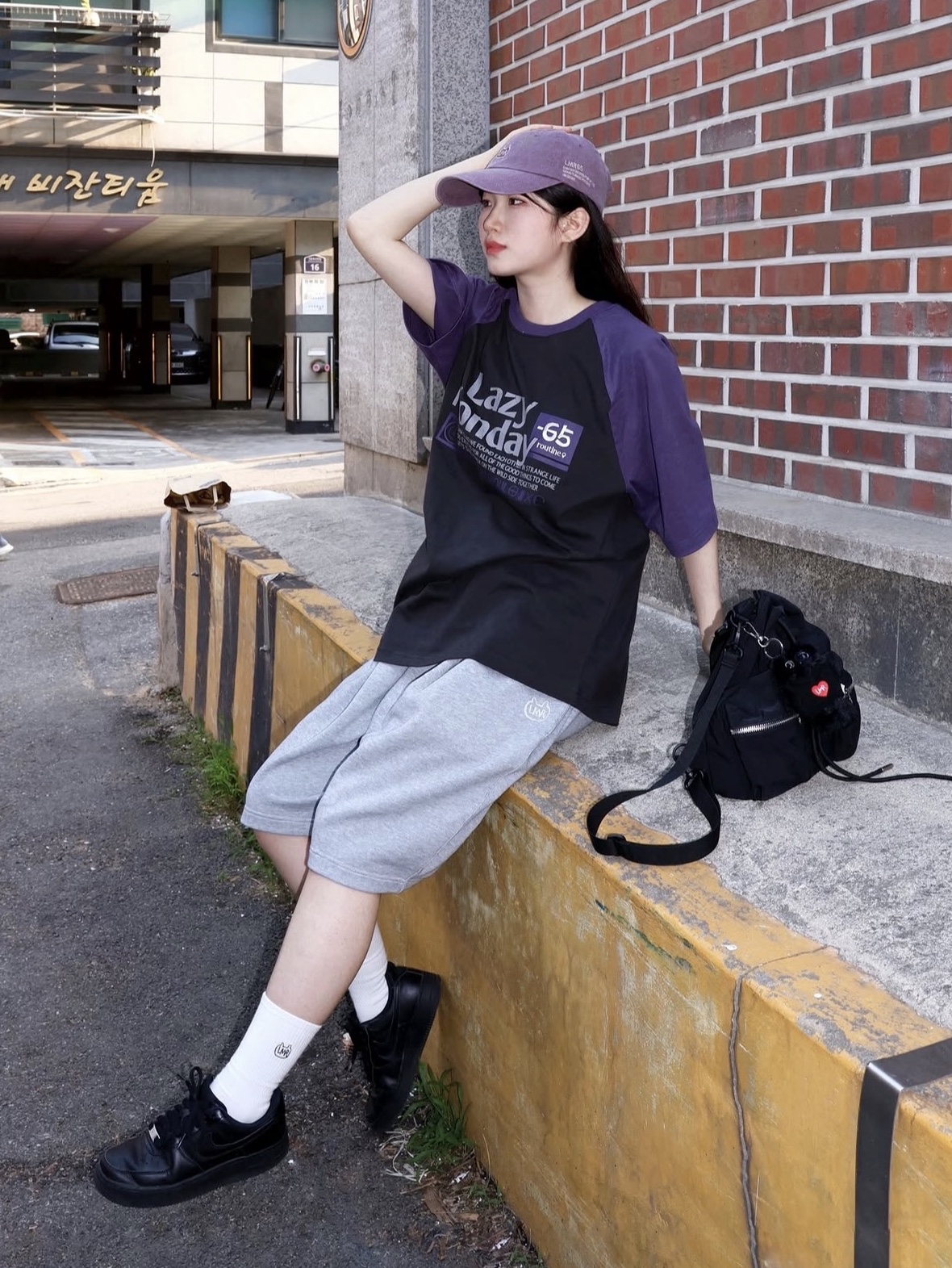 (W) Nike Air Force 1 '07 Low Triple Black 착용 스타일