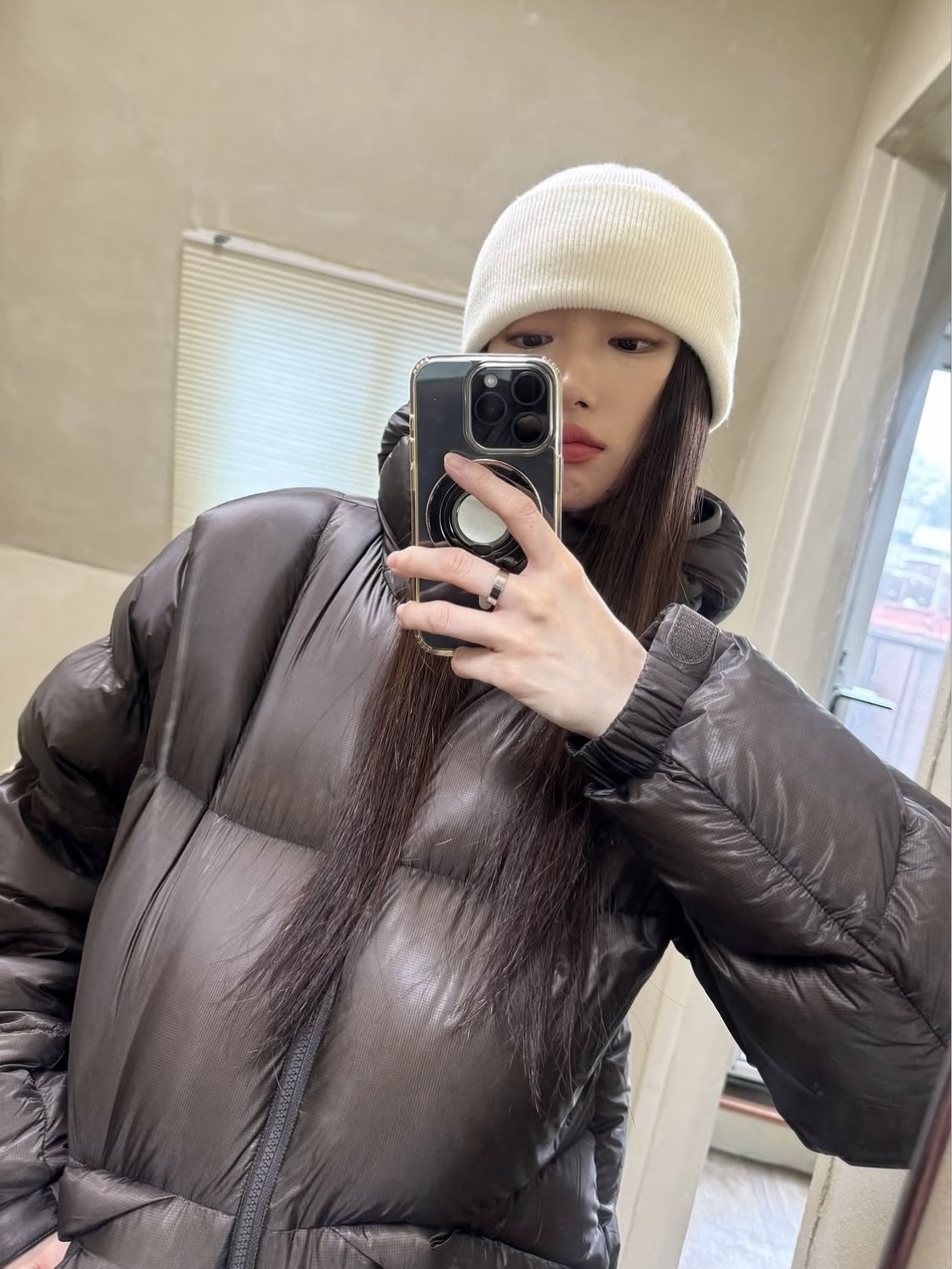 Black Yak Climbing Stone Master Down Jacket Dark Brown 착용 스타일 - 2