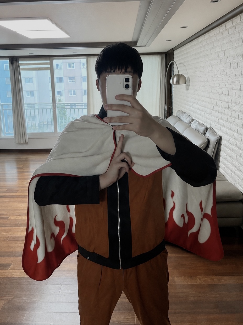 Spao x Naruto Hooded Blanket White 착용 스타일