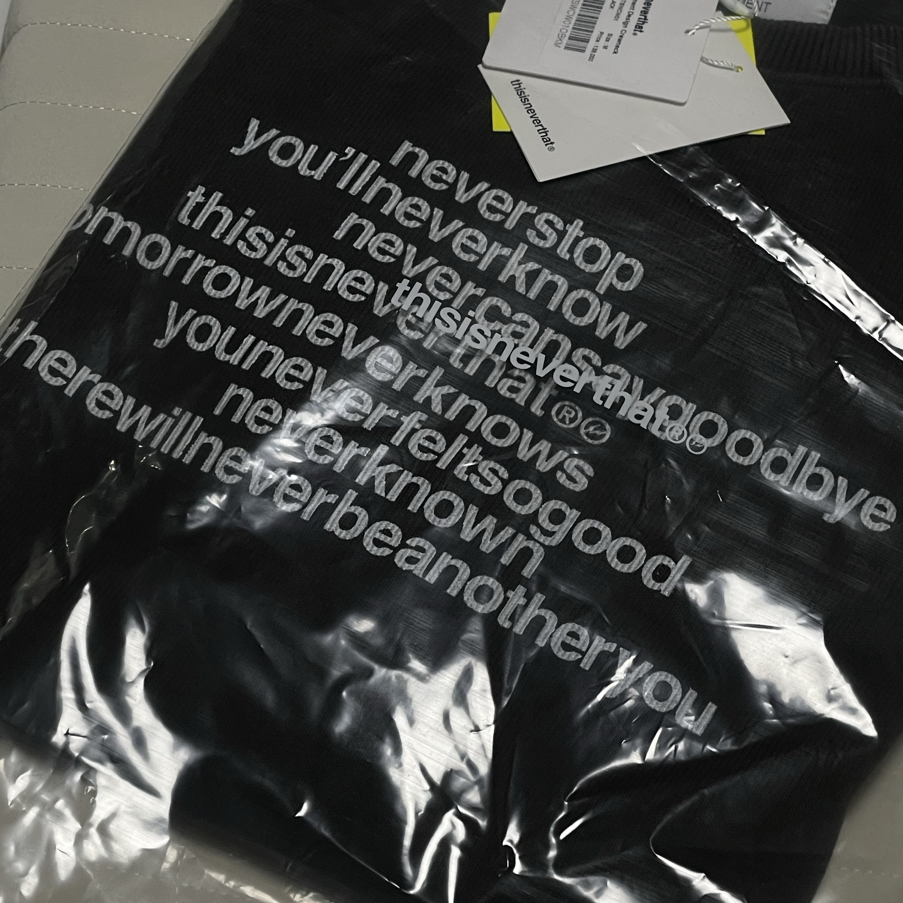 thisisneverthat x Fragment Design Crewneck Off Black 착용 스타일