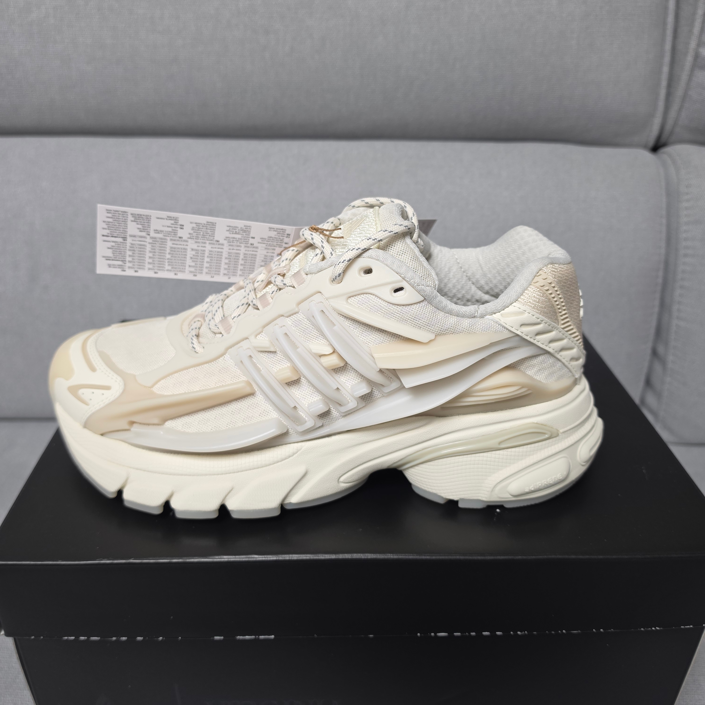 Adidas x Pharrell Williams Virginia Adistar Jellyfish Core White Off White 착용 스타일
