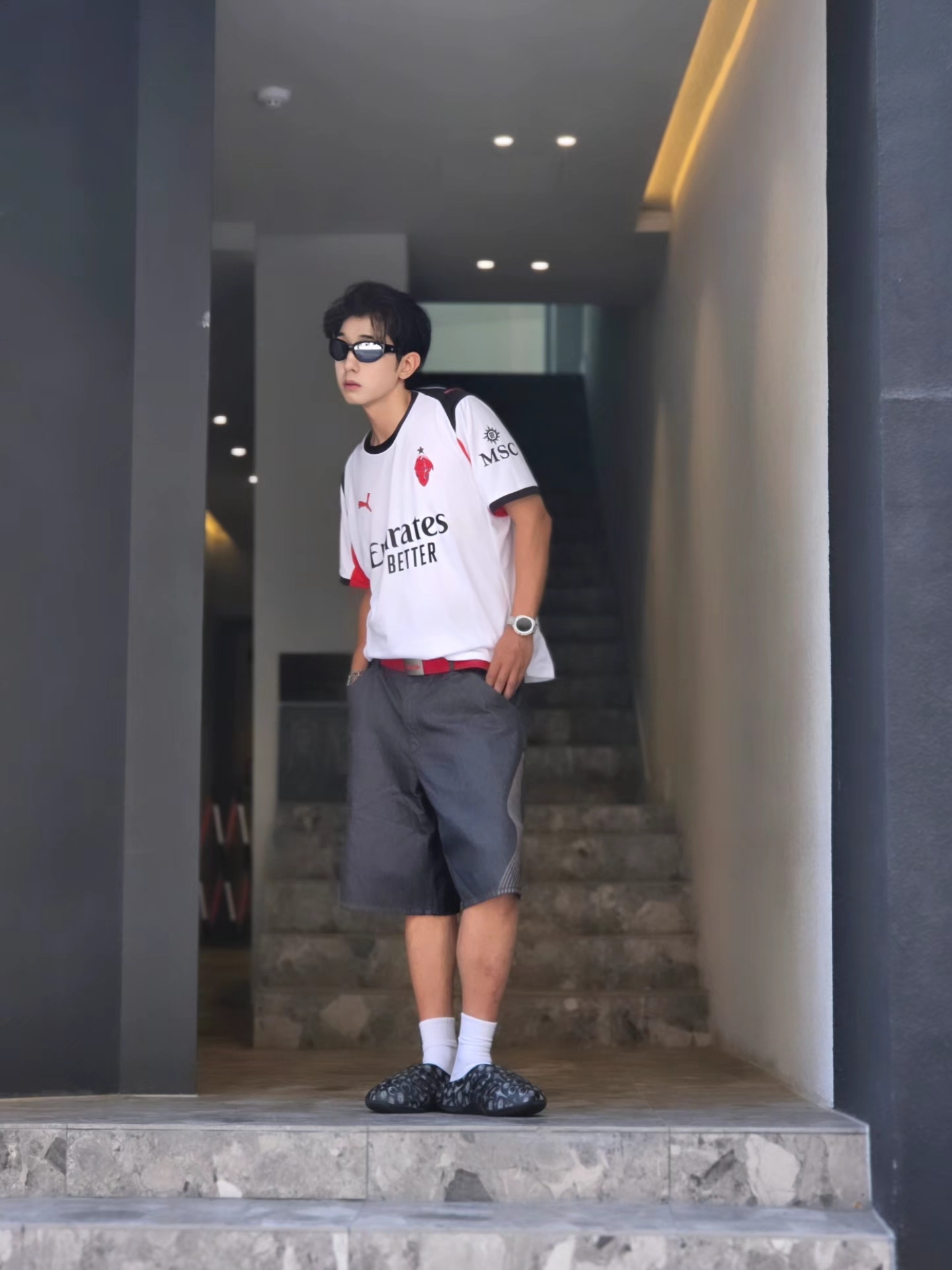 Puma AC Milan 2025/26 Away Replica Jersey White For All Time Red (Non Marking Ver.), Nike NSW Denim Pants Anthracite (IR6783-060) 착용 스타일 - 3