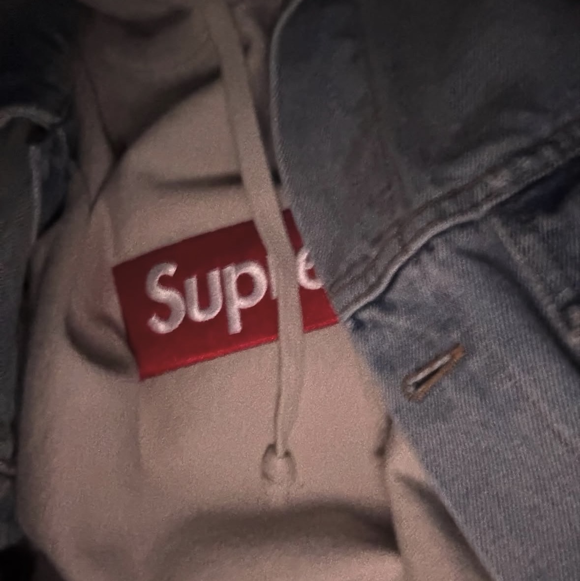 Supreme Box Logo Hooded Sweatshirt Stone - 24FW 착용 스타일