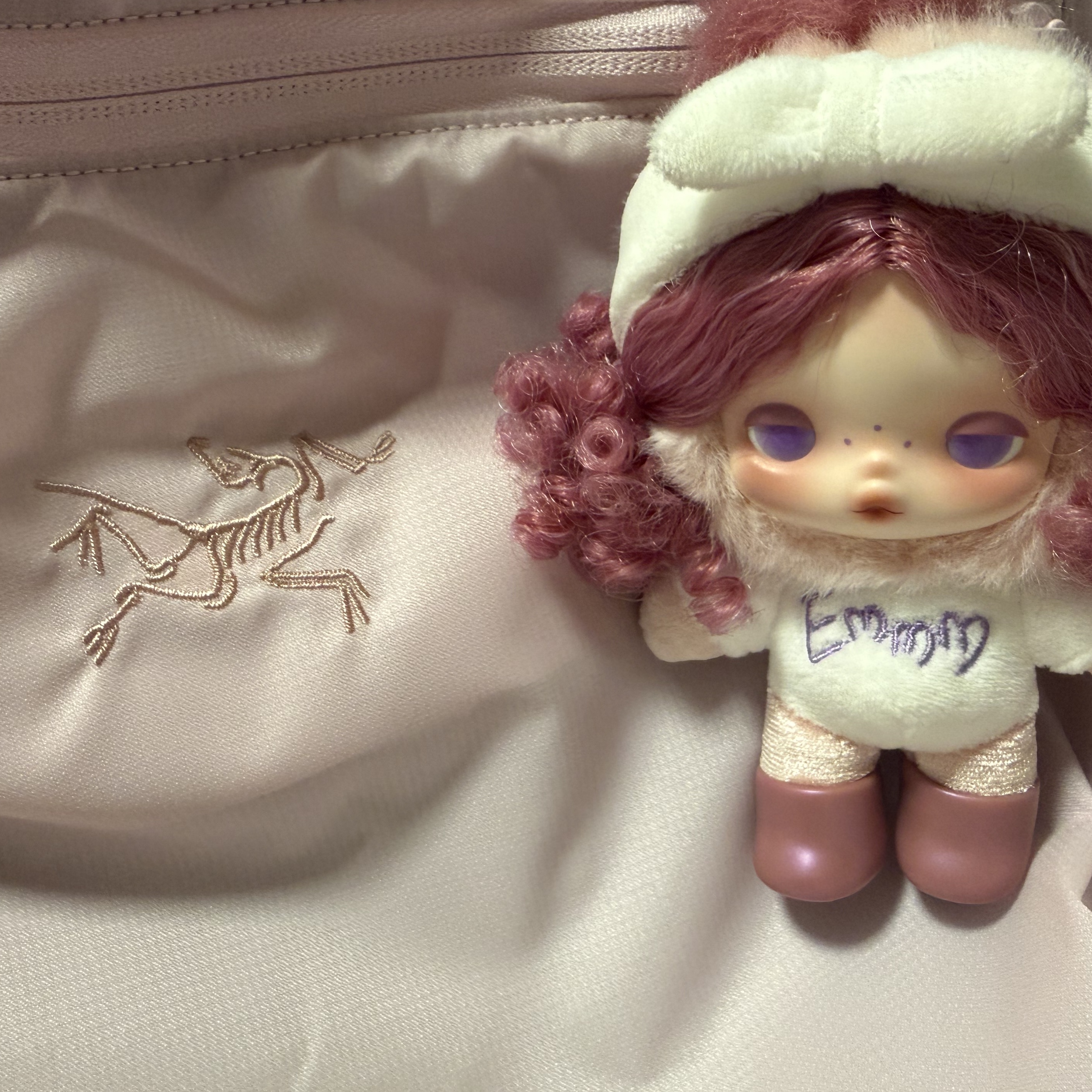 Pop Mart Skullpanda Off Mode Series Plush Doll Pendant Stay In (Opened Case), Arc'teryx Heliad 15 Backpack Pink Glow 착용 스타일