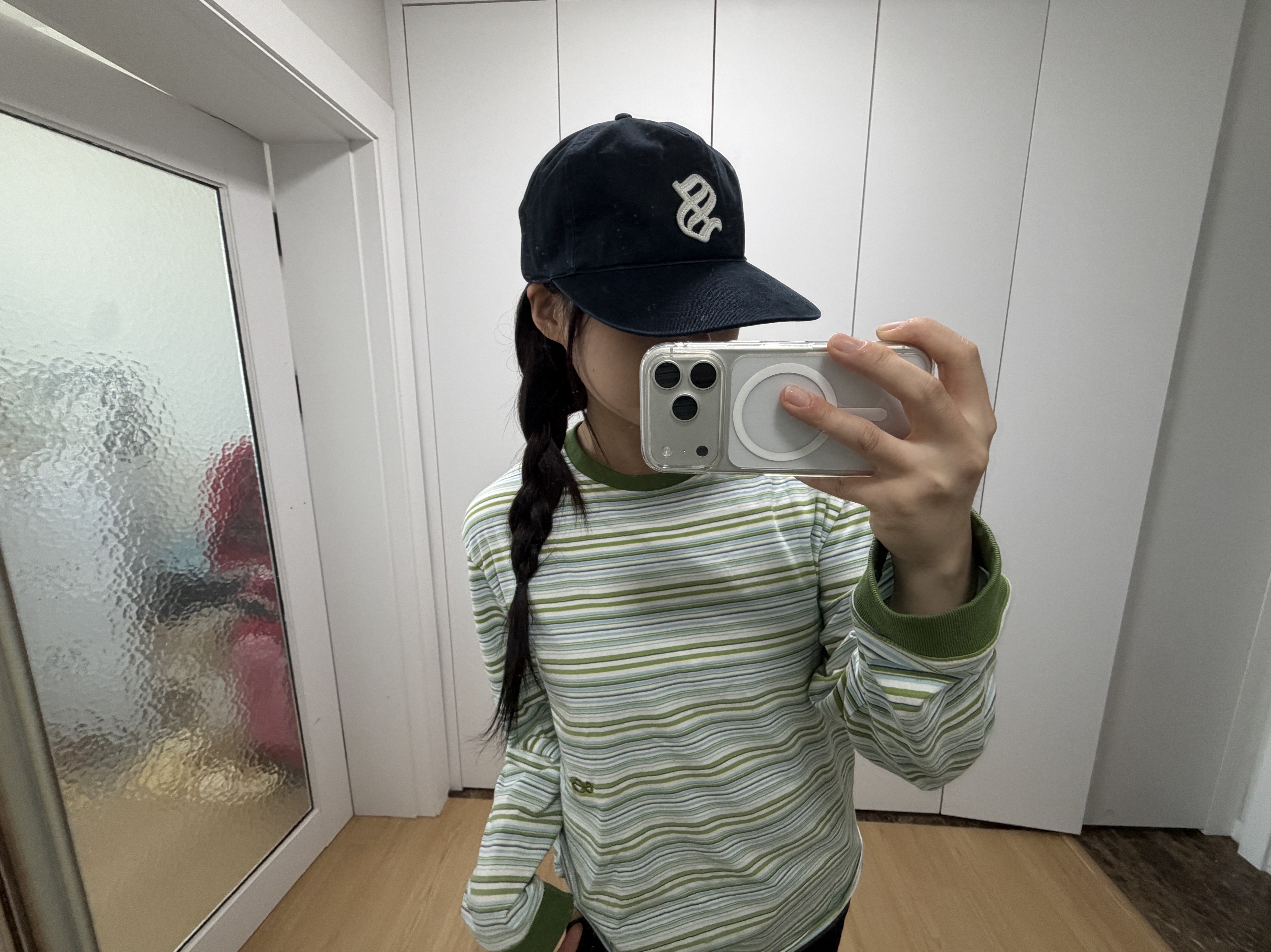 Sunday Ceremony Old English Applique Logo Cap - Navy 착용 스타일