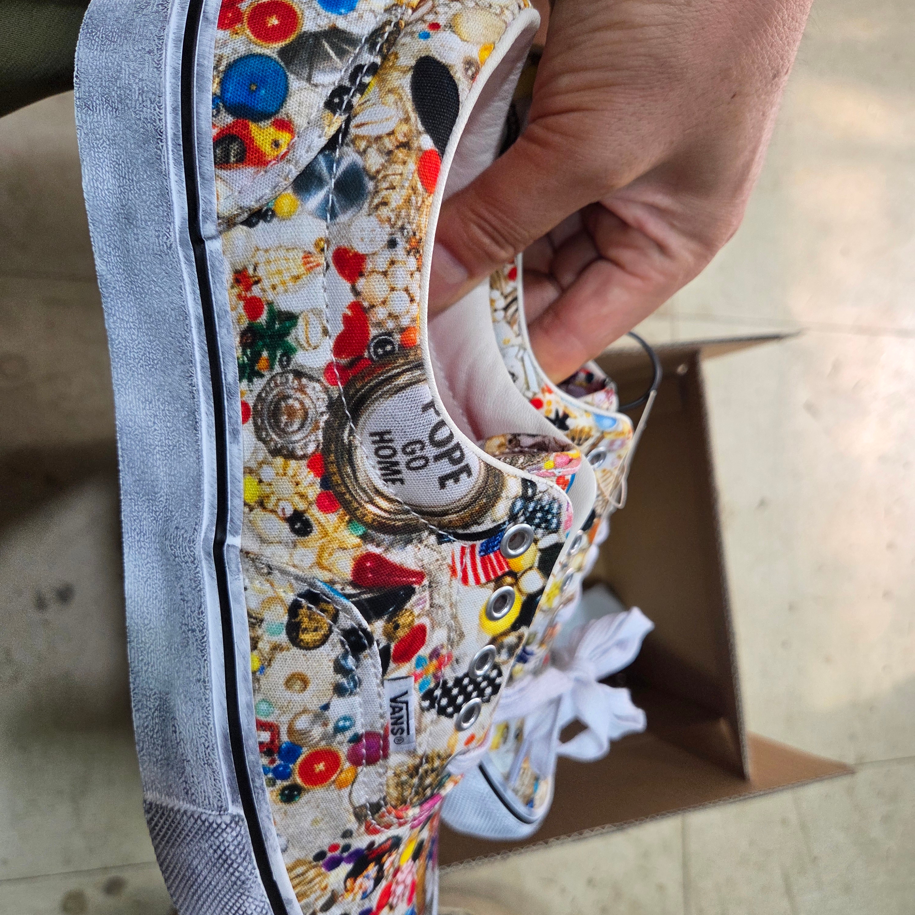 Vans x Supreme x Mike Kelley Era White 착용 스타일 - 2
