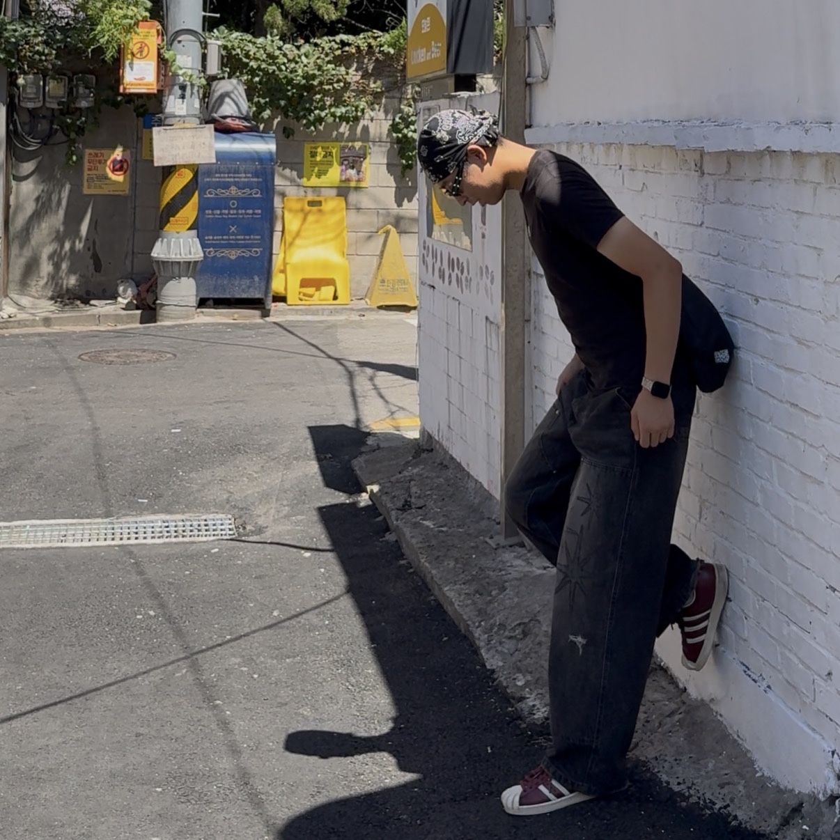Gentle Monster x Maison Margiela MM206 Black Gray, Adidas x Thug Club Superstar Vintage Collegiate Burgundy Cream White 착용 스타일