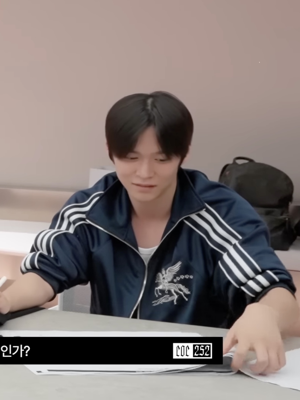 [트리플적립] PACOSPLY Falling Angel Zip Up Hoodie Charcoal, [트리플적립] PACOSPLY Falling Angel Zip Up Hoodie Navy 착용 스타일 - 2