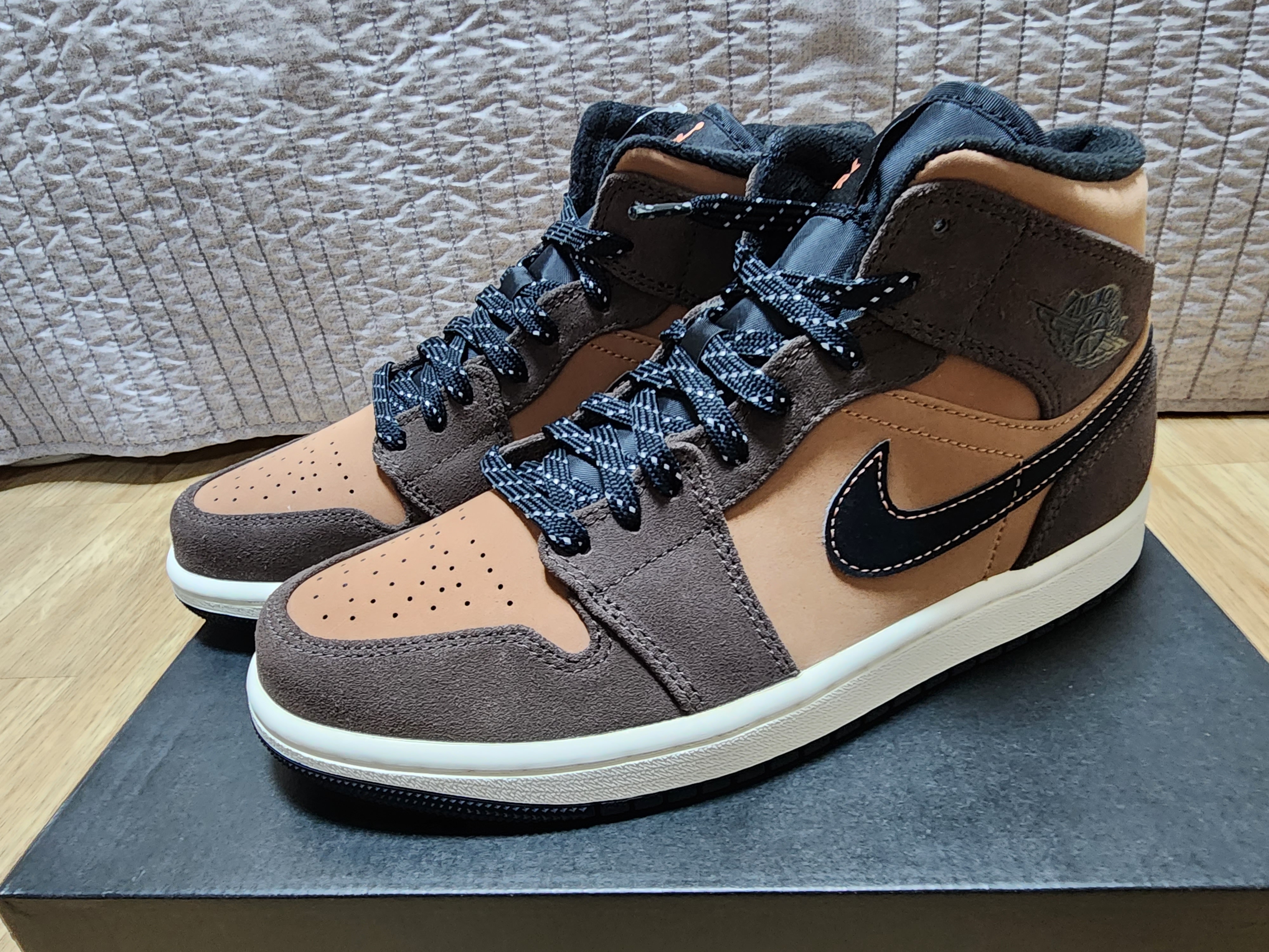 Jordan 1 Mid SE Dark Chocolate 착용 스타일