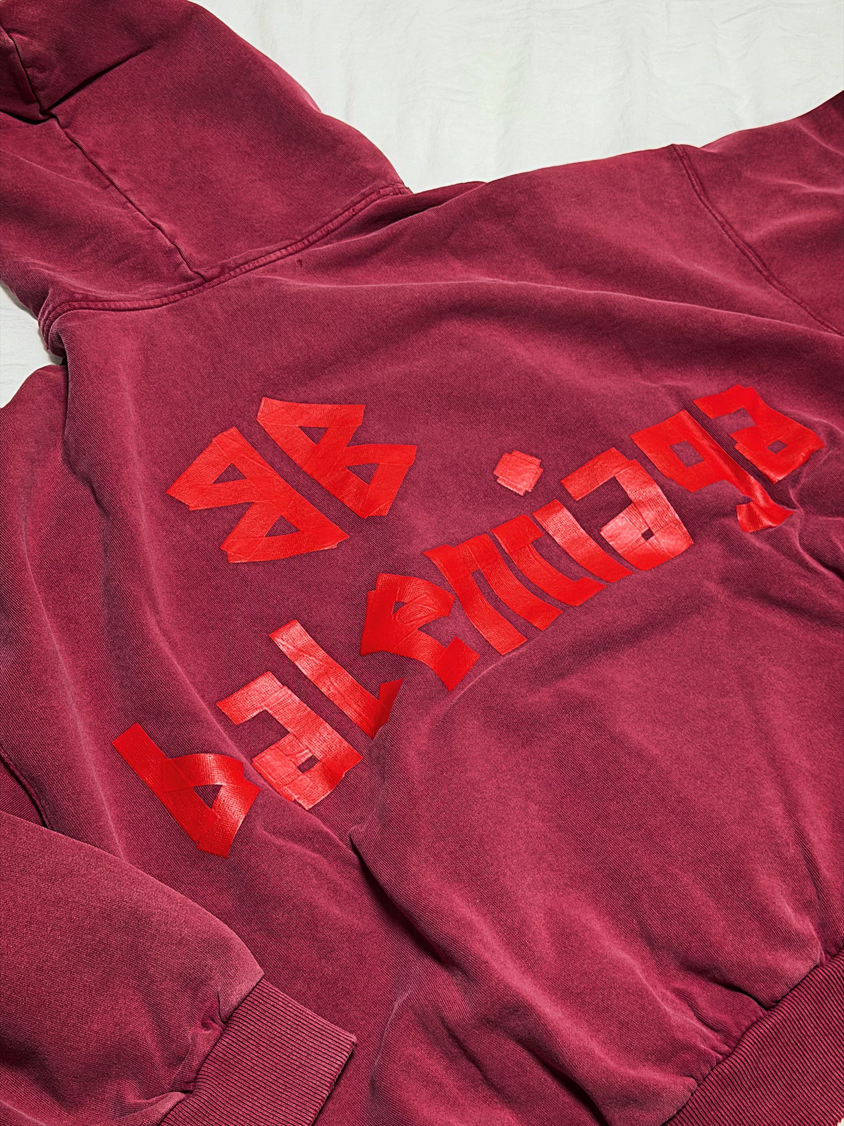 Balenciaga Tape Type Ripped Pocket Oversized Hoodie Faded Black, Balenciaga Tape Type Ripped Pocket Hoodie Rasberry 착용 스타일 - 2