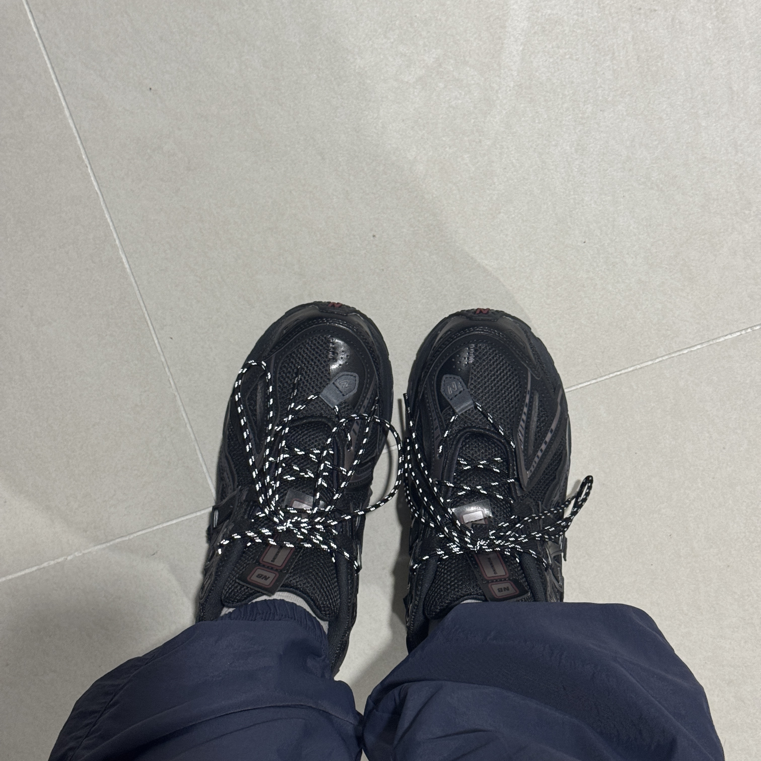New Balance 1906A Black 착용 스타일