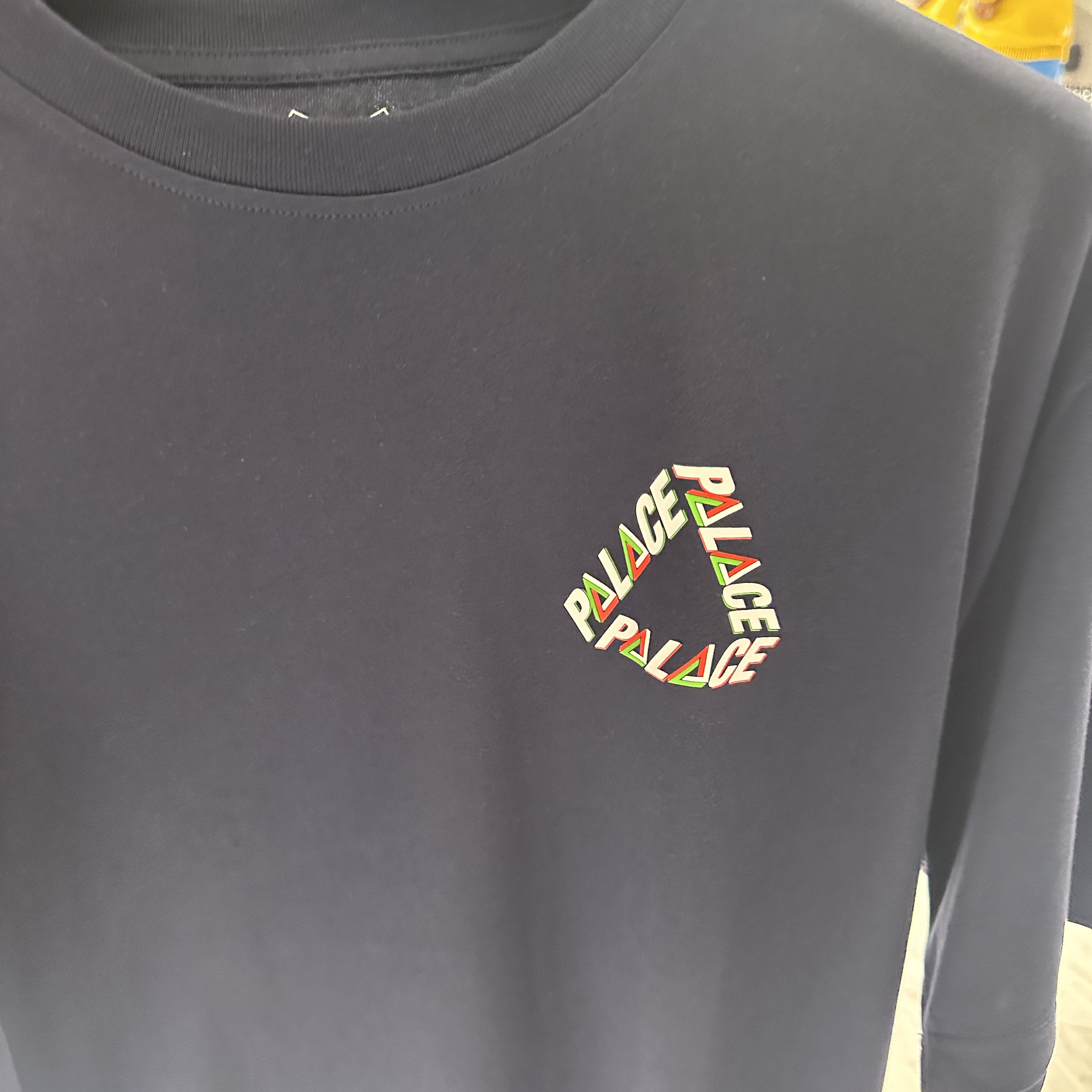 Palace Colour P3 T-Shirt Navy - 26FW, Palace Colour P3 T-Shirt Black - 26FW 착용 스타일 - 2