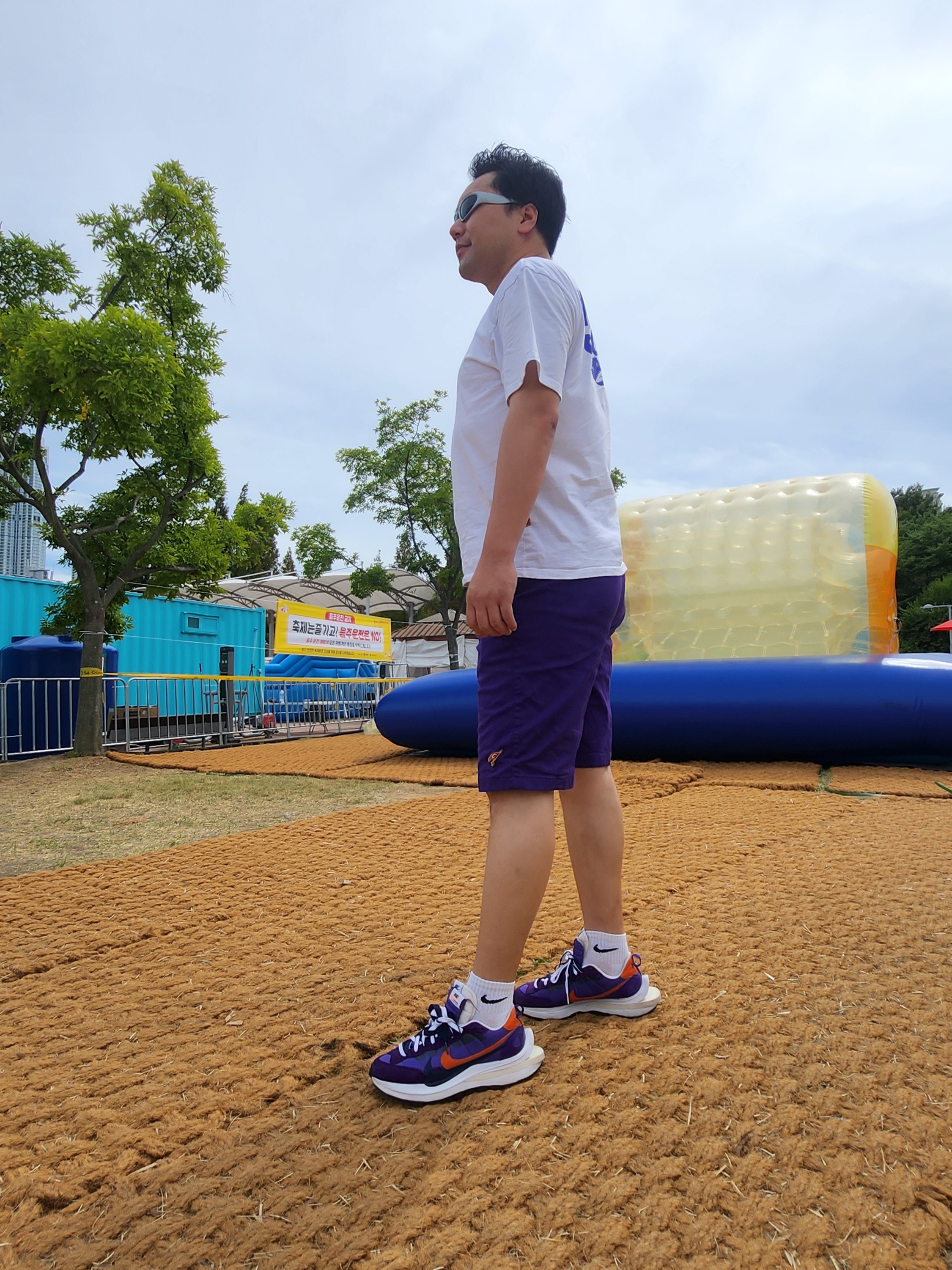 Nike x Sacai VaporWaffle Dark Iris 착용 스타일