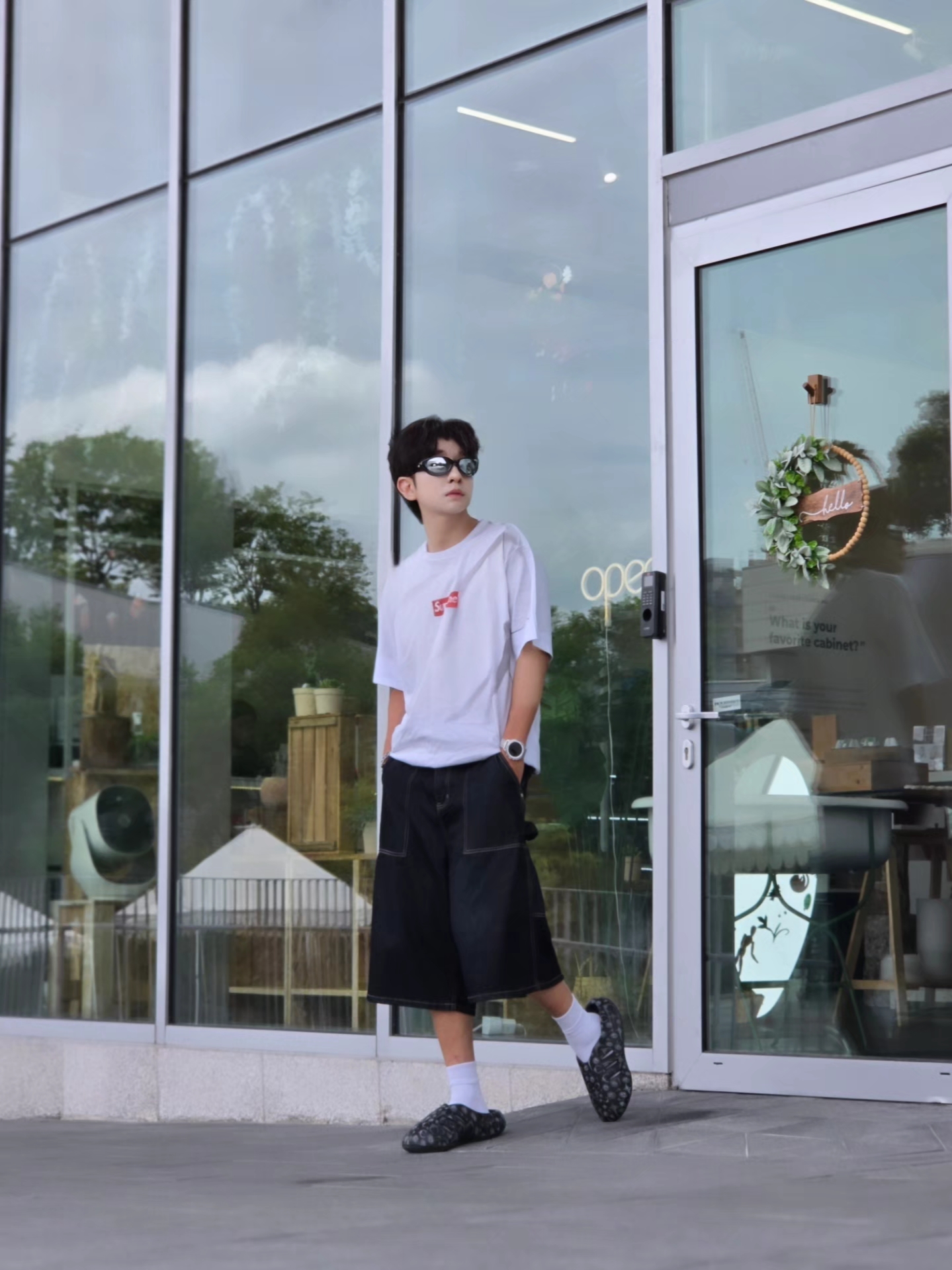 Supreme x MM6 Maison Margiela Box Logo T-Shirt White - 24SS, Adidas x Thug Club Adifom Iiinfinity Mule Core Black 착용 스타일 - 5